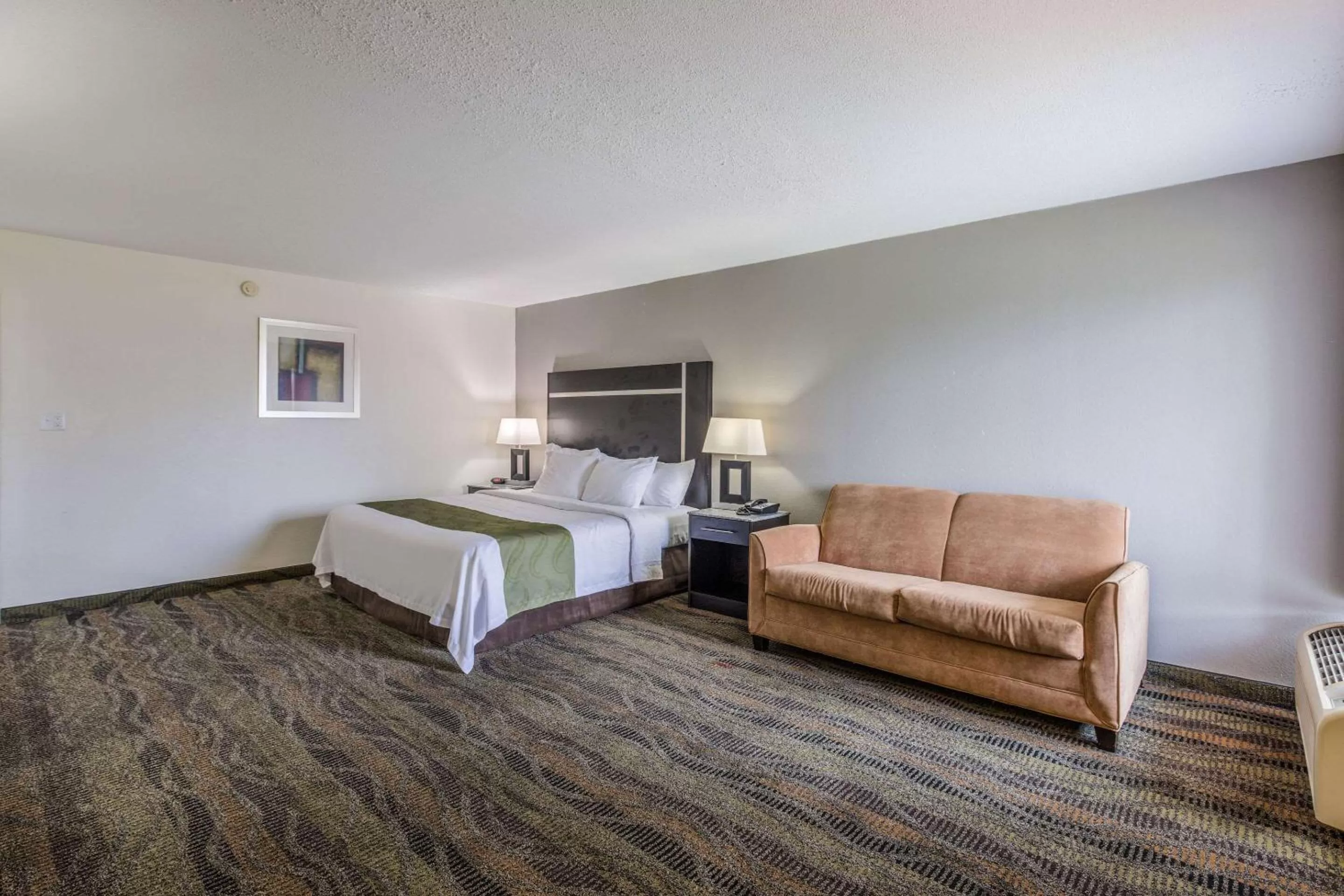 Photo of the whole room, Bed in Quality Inn & Suites Conference Center Thomasville