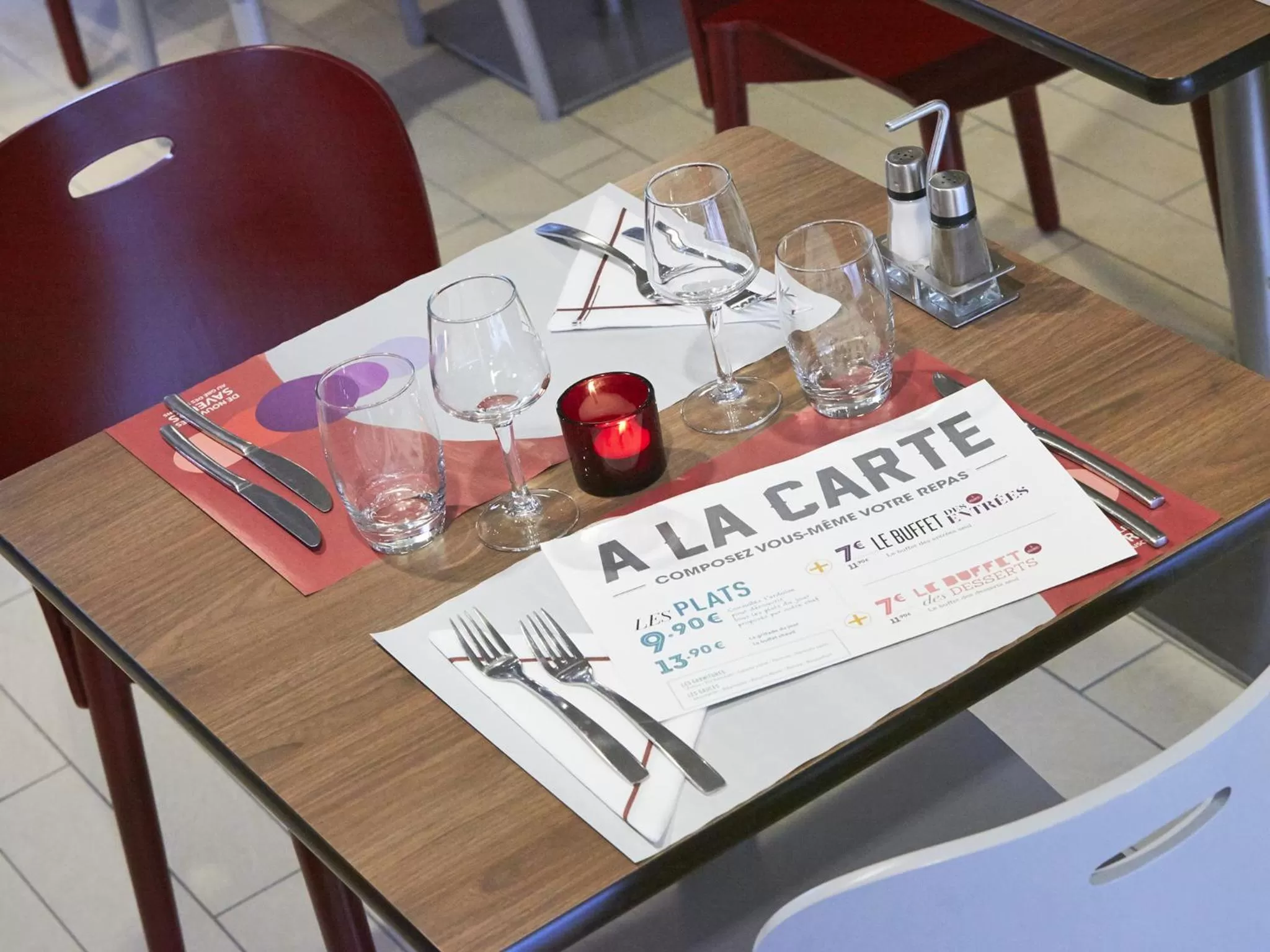 Restaurant/places to eat in Campanile Lille Euralille