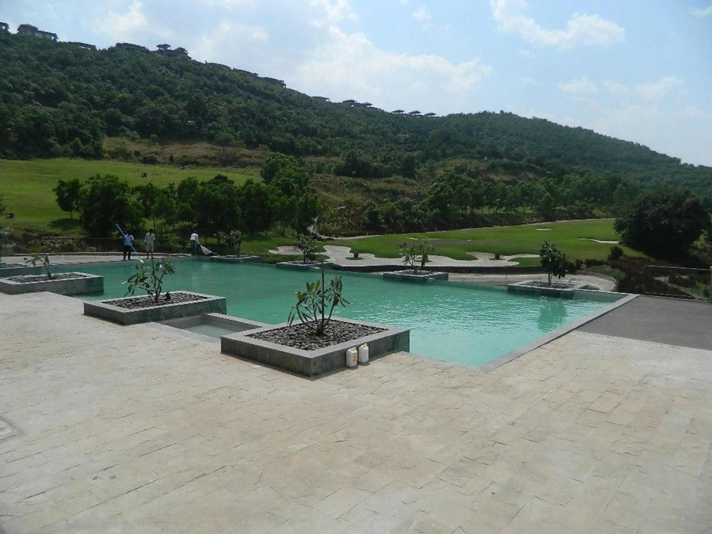 Swimming pool in Oxford Golf Resort
