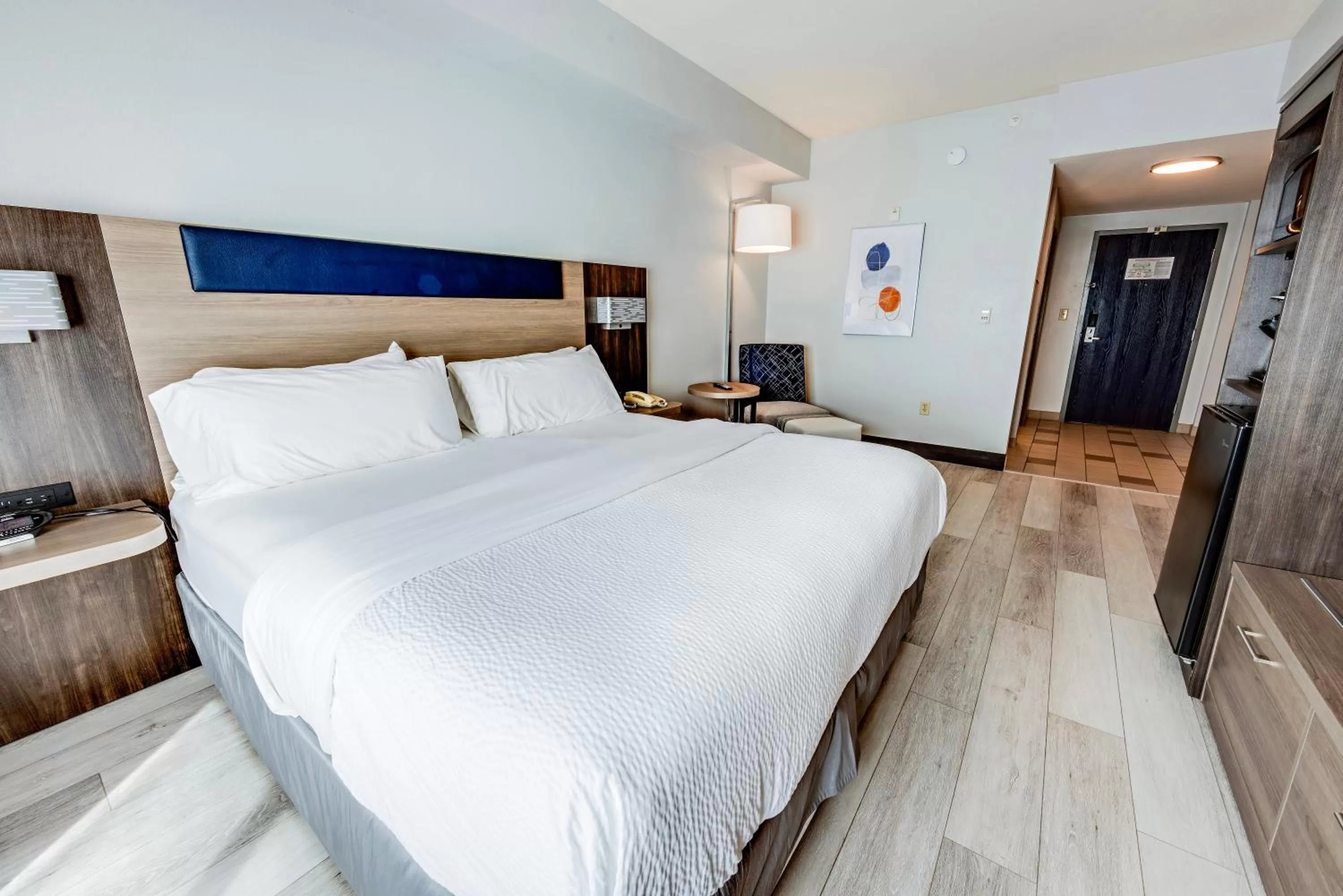 Bed in Holiday Inn Express Hotel & Suites Ohio State University- OSU Medical Center by IHG