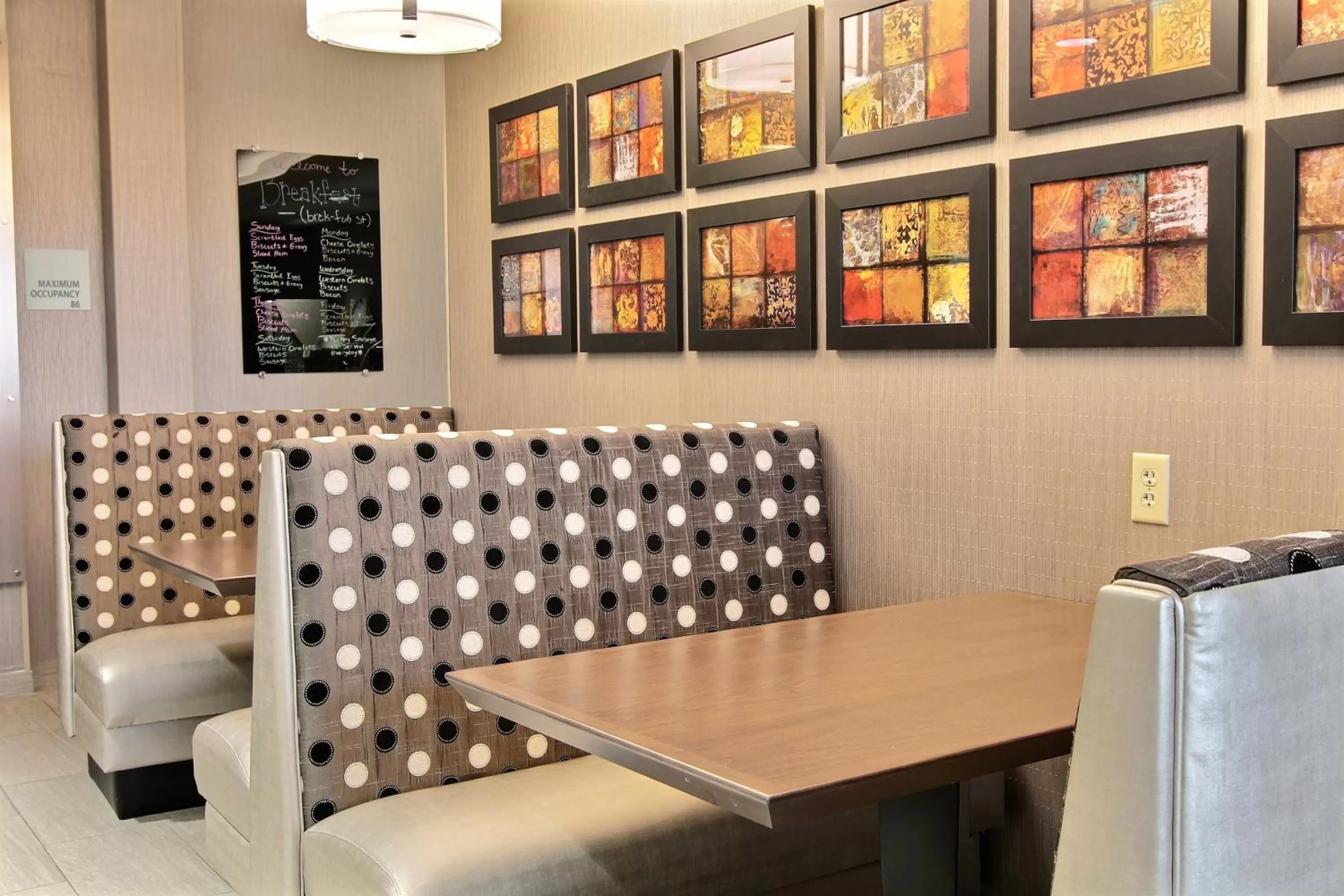 Restaurant/places to eat in Holiday Inn Express Fargo - West Acres by IHG