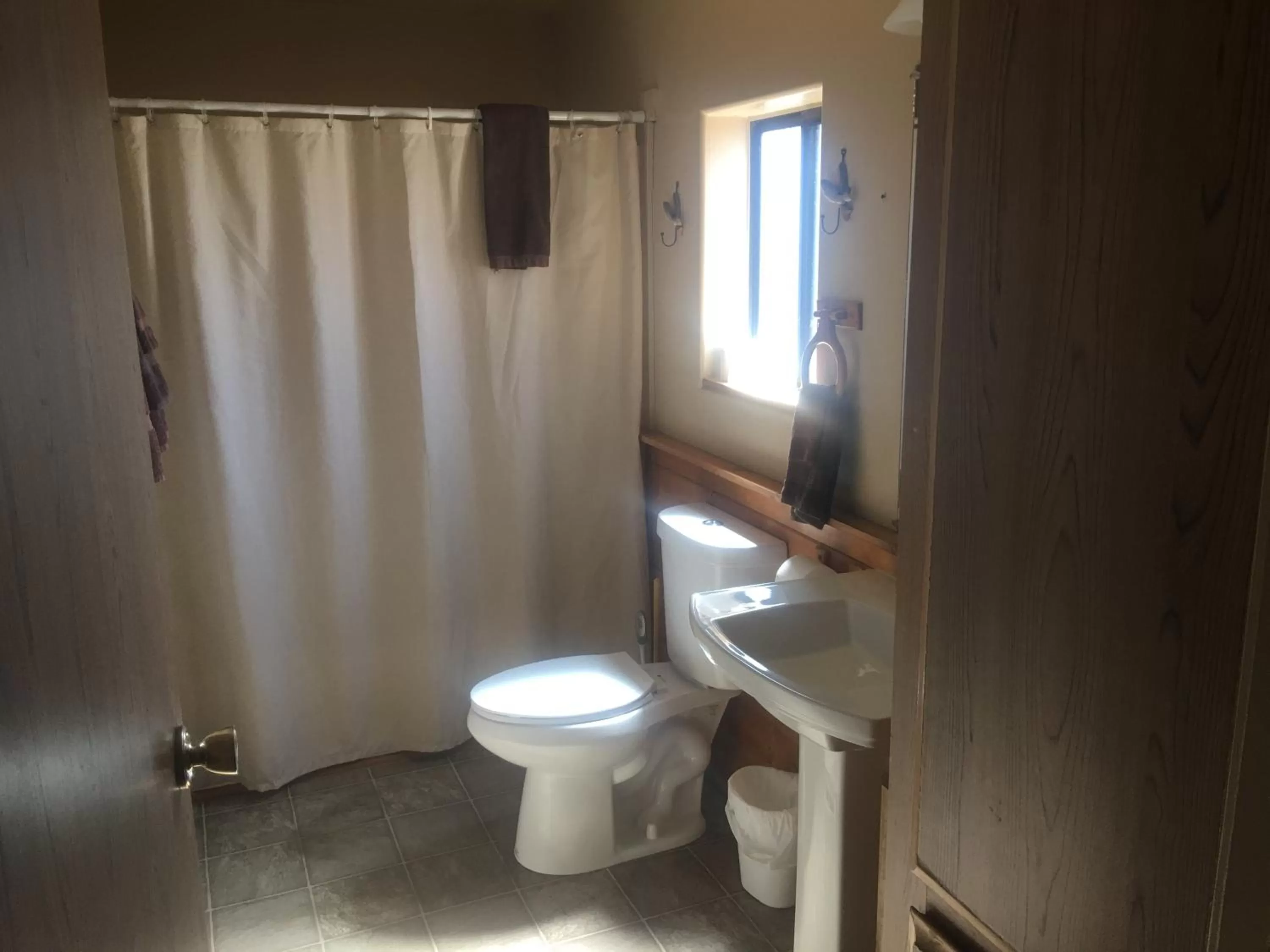 Bathroom in Rainbows End Fishing Resort