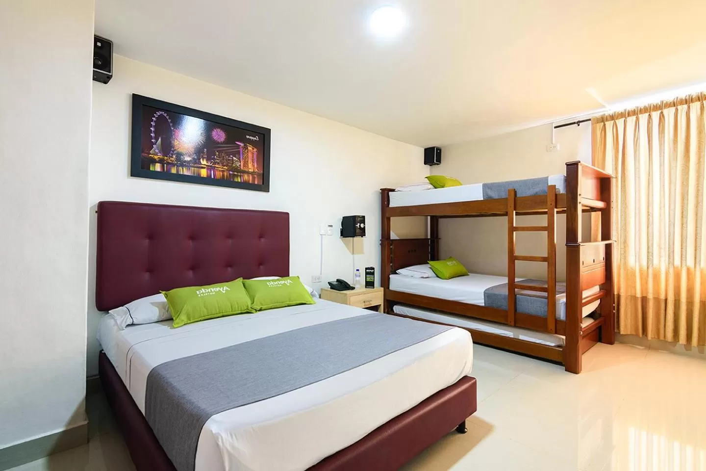 Standard Quadruple Room in Hotel Colombia Avenida