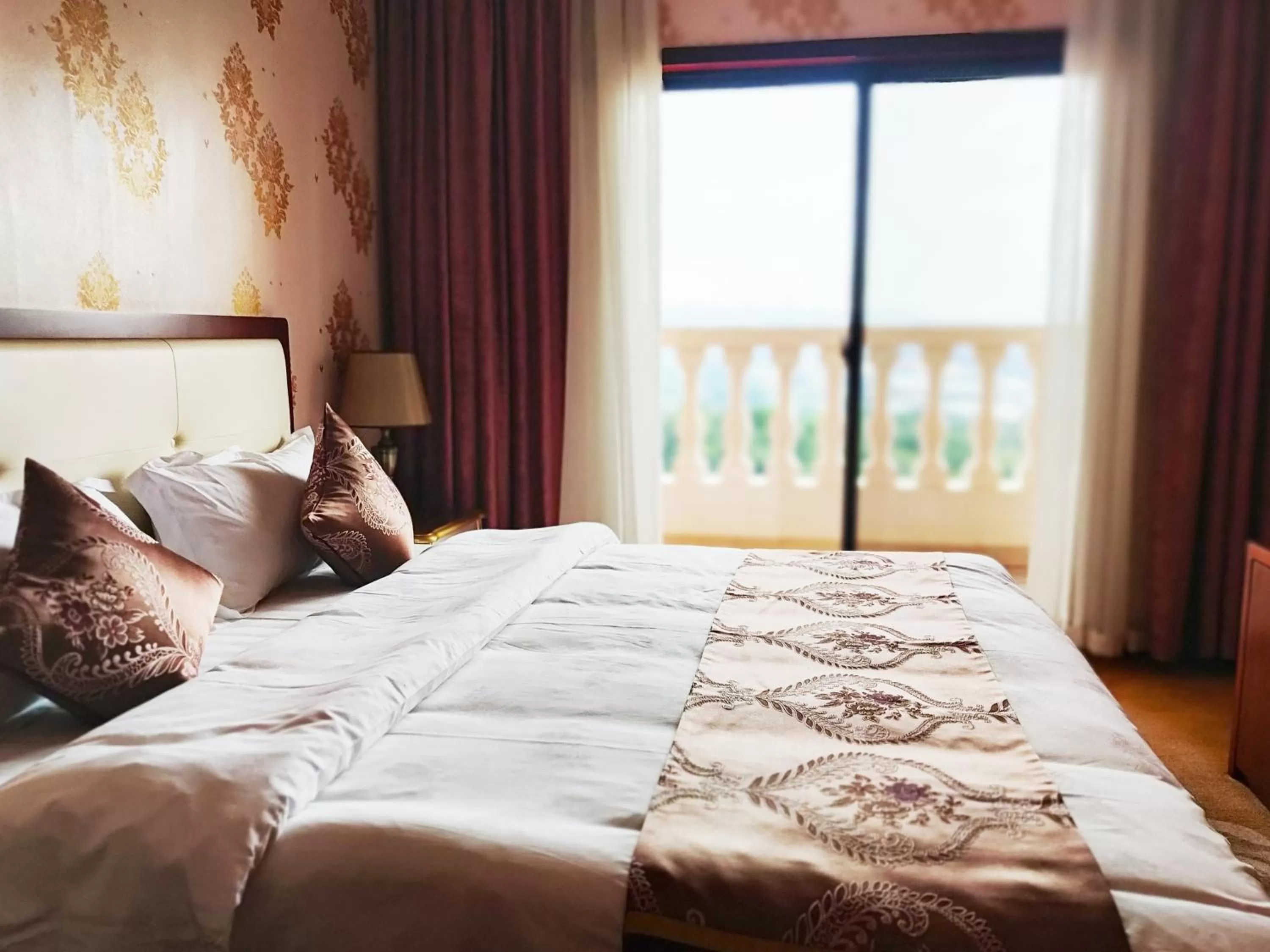 Bedroom, Bed in Golden Peacock Hotel Blantyre