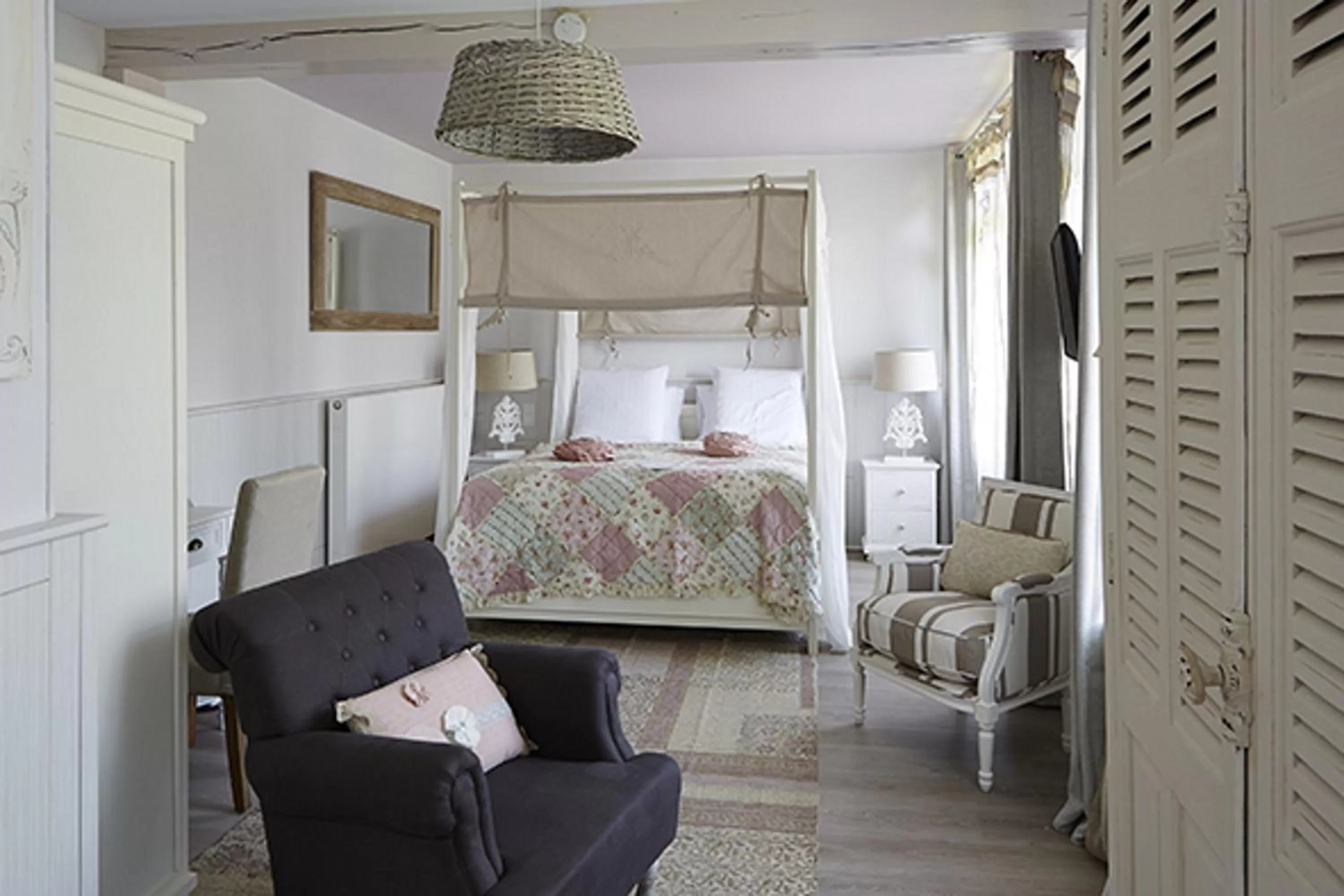 Photo of the whole room, Bed in The Originals Hôtel Le Cise Restaurant Chambres et Suites