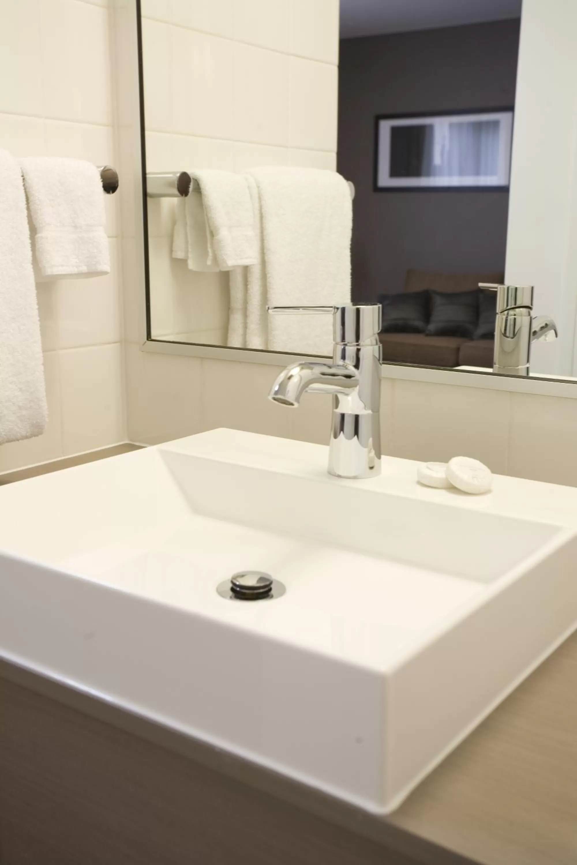 Bathroom in ibis Melbourne Hotel and Apartments