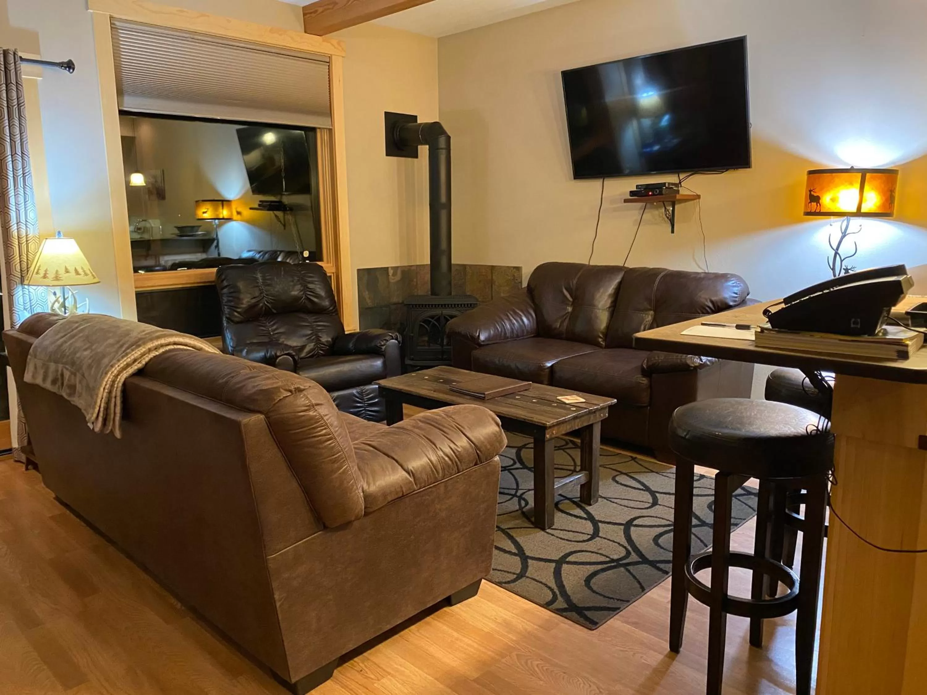 Living room in Twisp River Suites