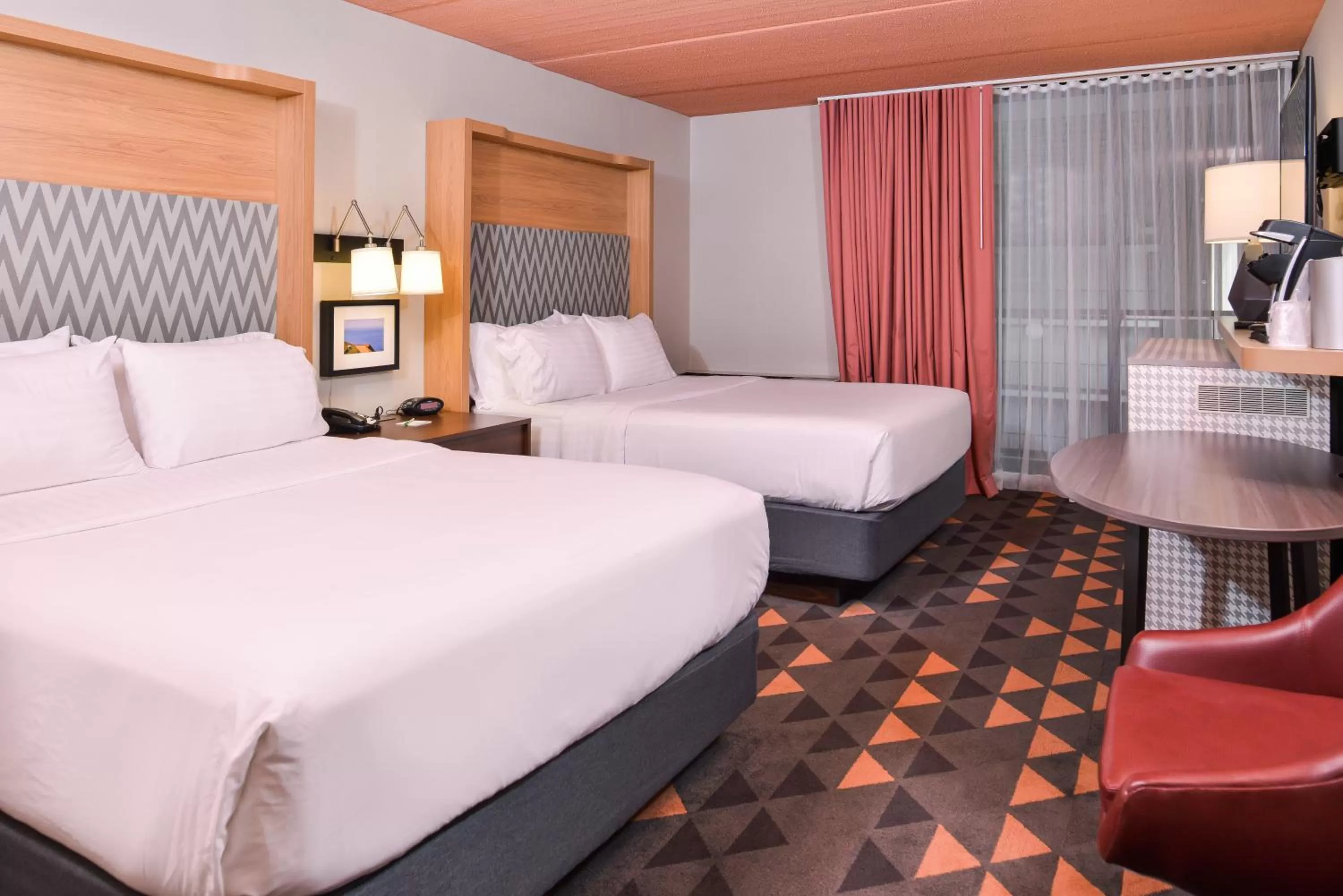 Photo of the whole room, Bed in Holiday Inn Auburn-Finger Lakes Region by IHG