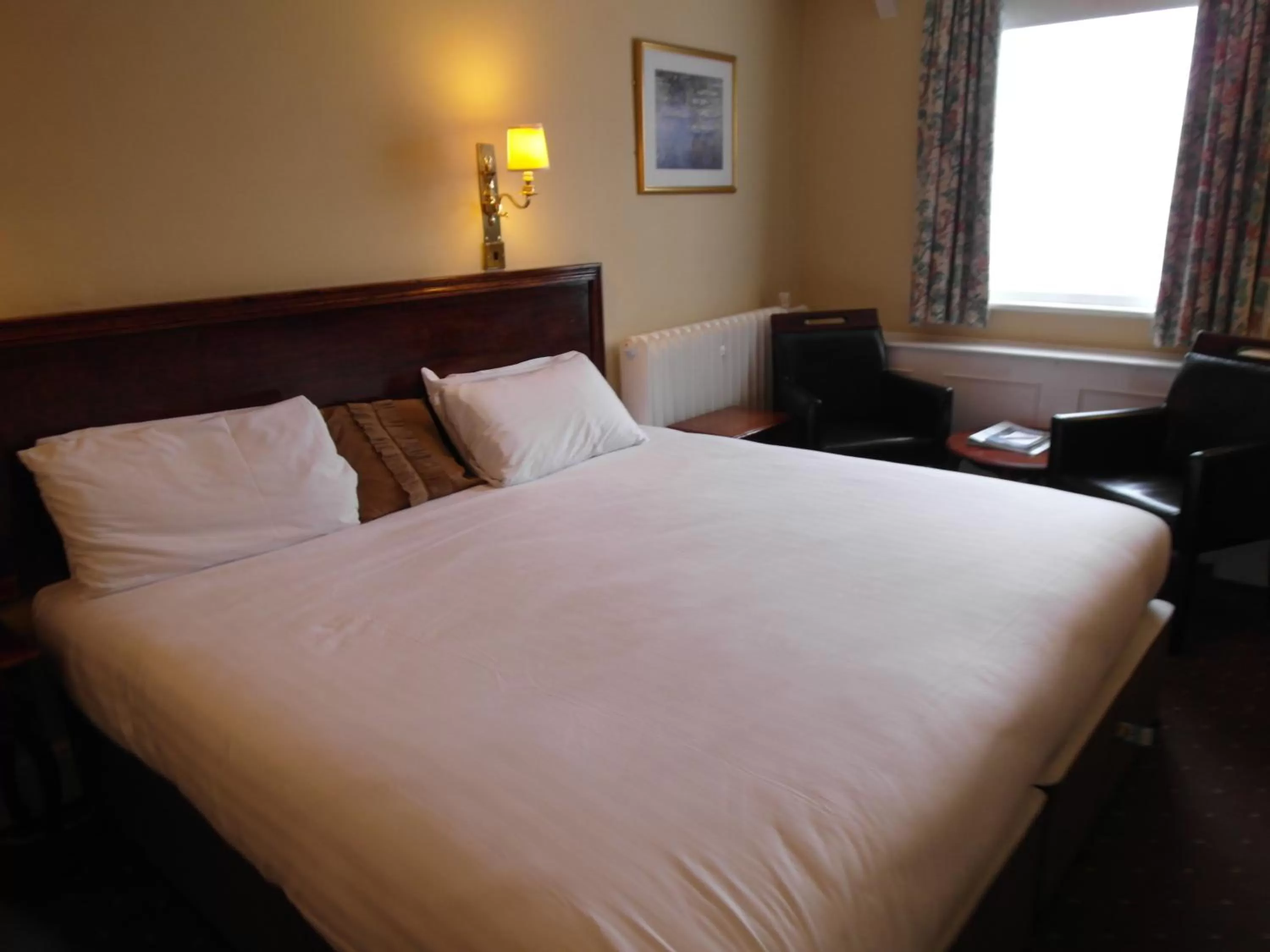 Bedroom, Bed in Best Western The George Hotel, Swaffham