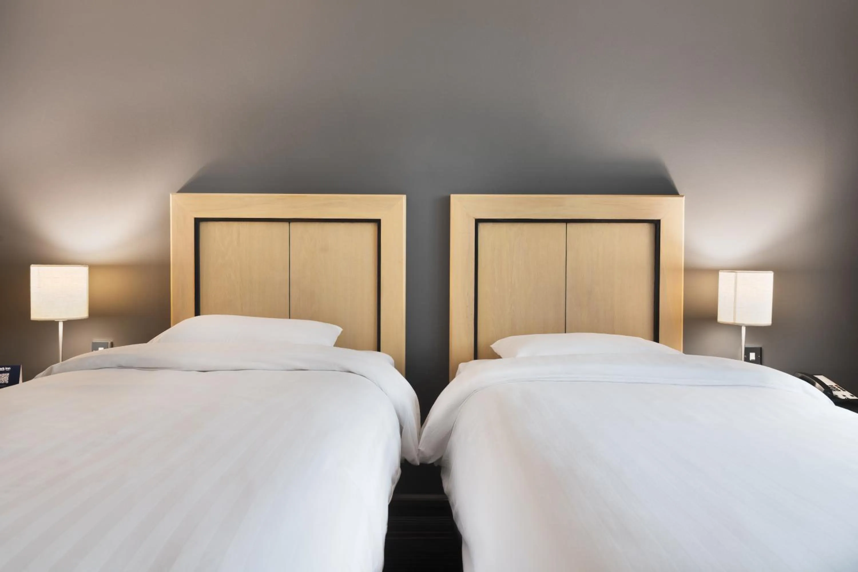 Bed in Park Inn by Radisson Cardiff City Centre