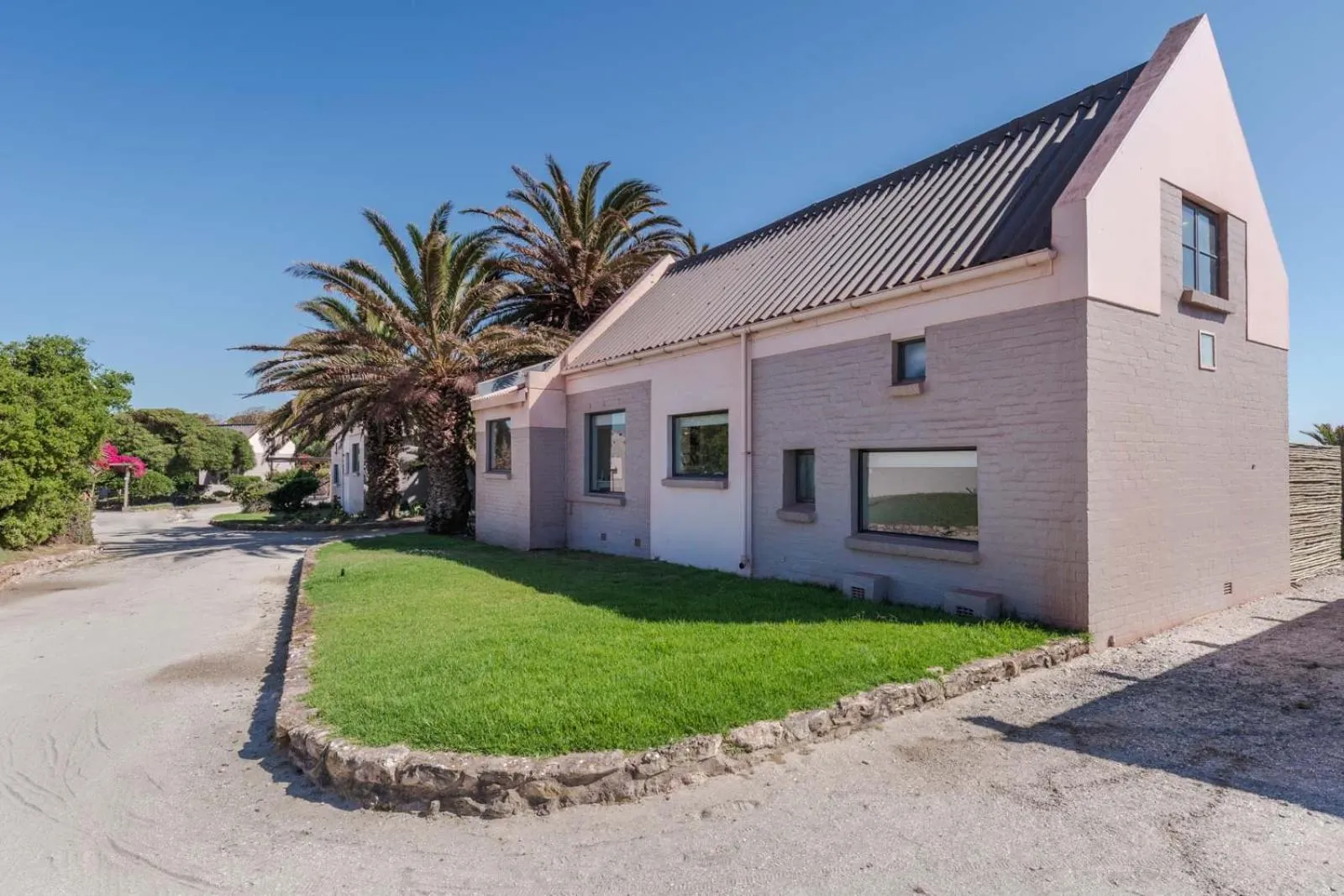 Property building in Blue Bay Lodge
