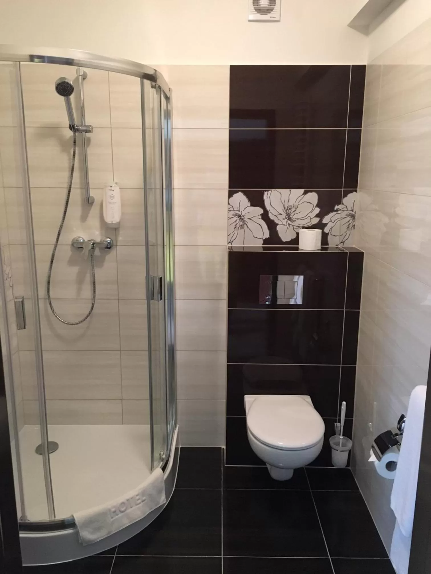 Shower in Willa Port