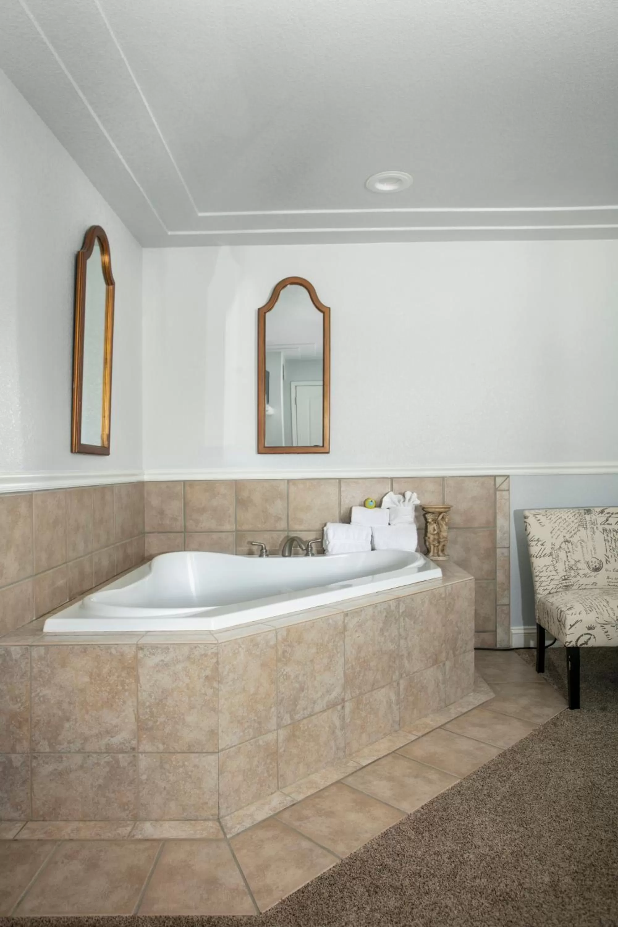 Bathroom in Hounds Tooth Inn