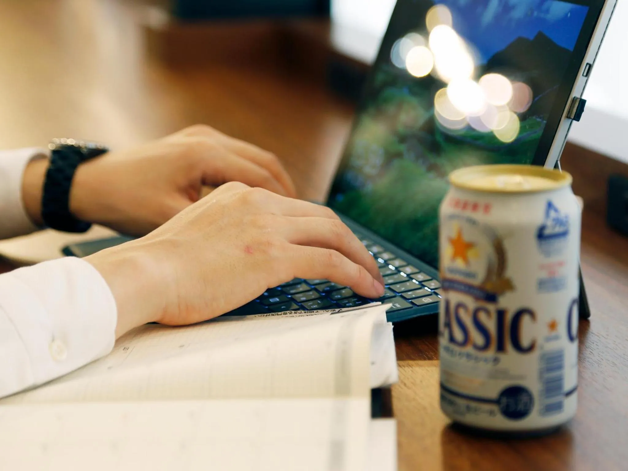 Communal lounge/ TV room in Gardens Cabin