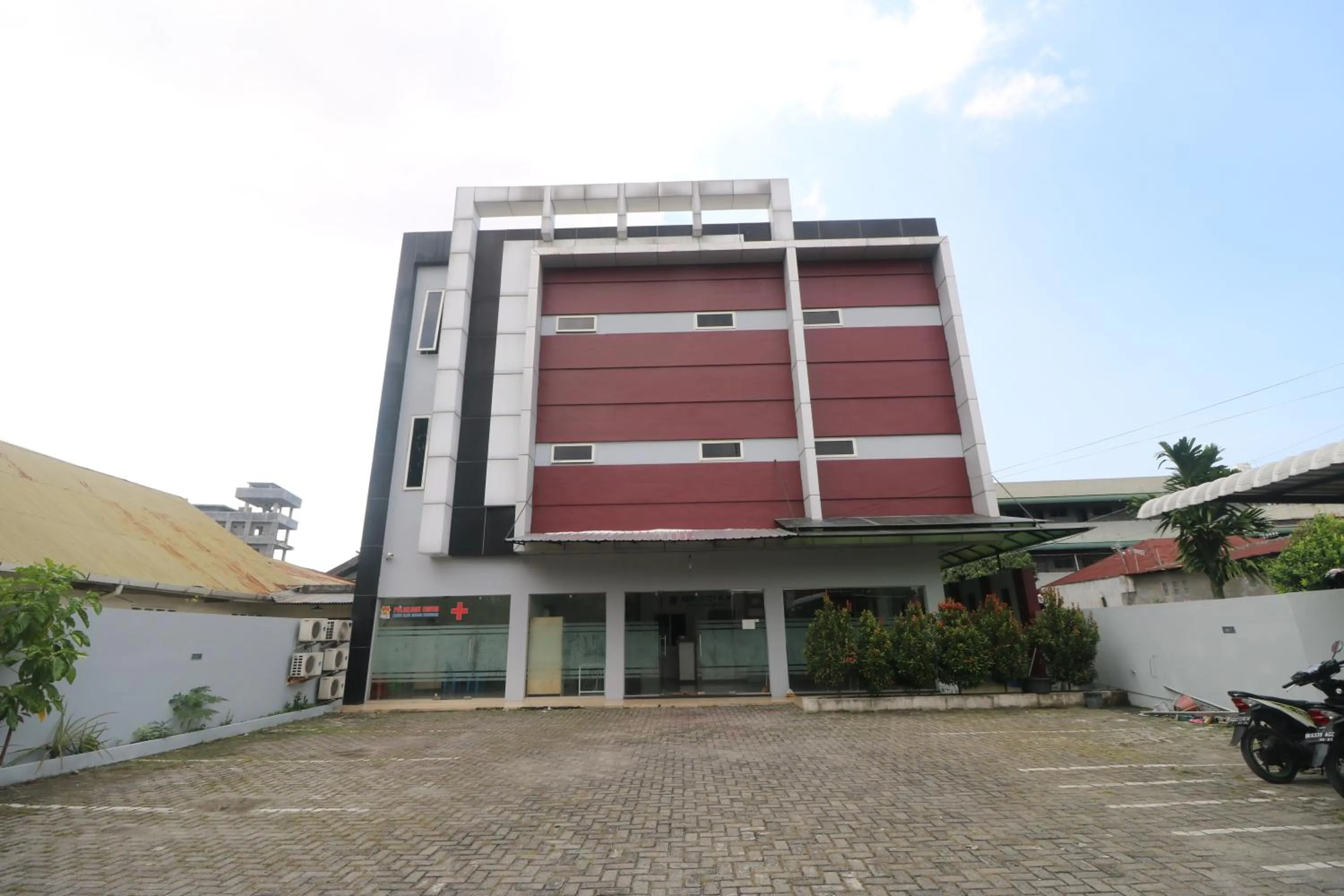 Property building in RedDoorz @ Jalan Krakatau Medan