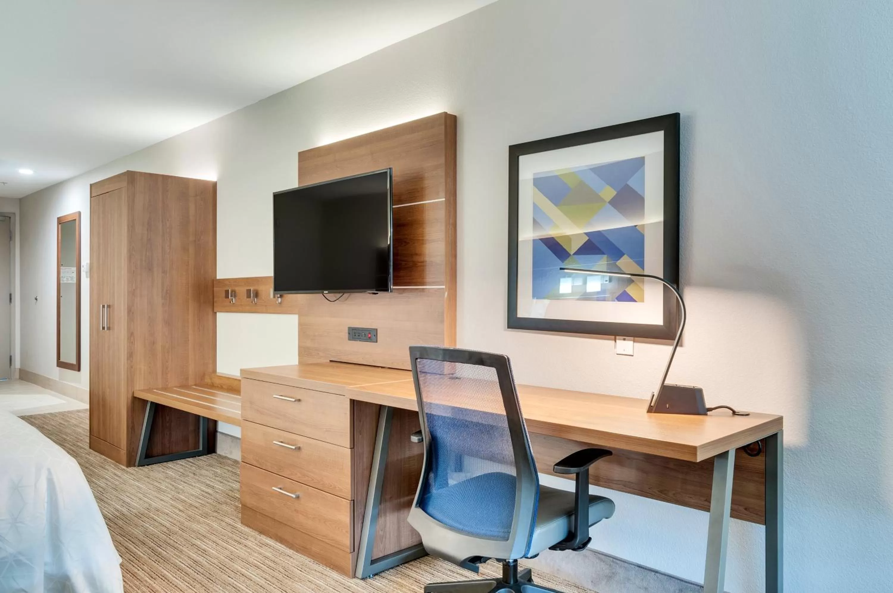 Bedroom, Bed in Holiday Inn Express Hotel & Suites Lake Elsinore by IHG