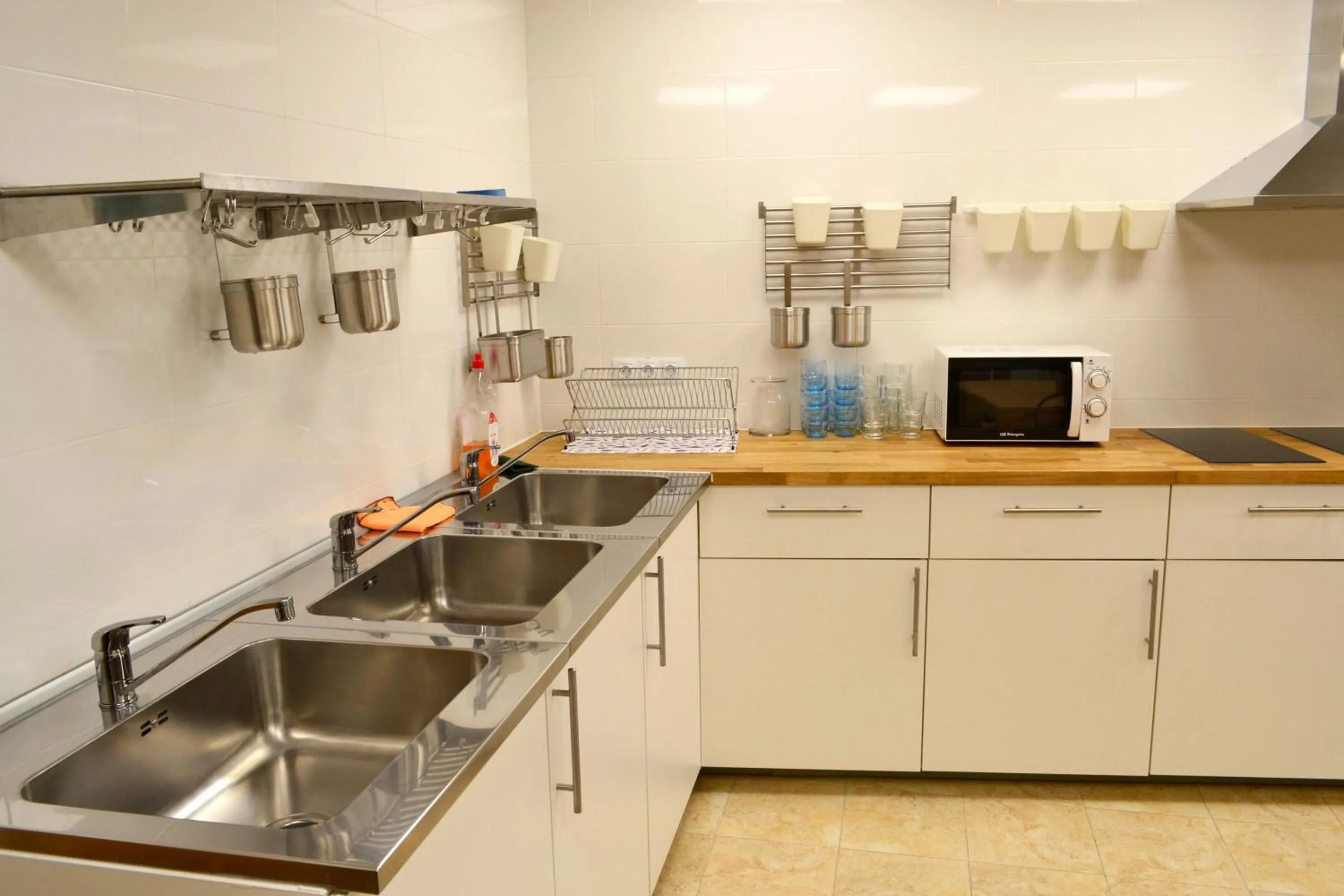 Communal kitchen in Alda Estella Hostel