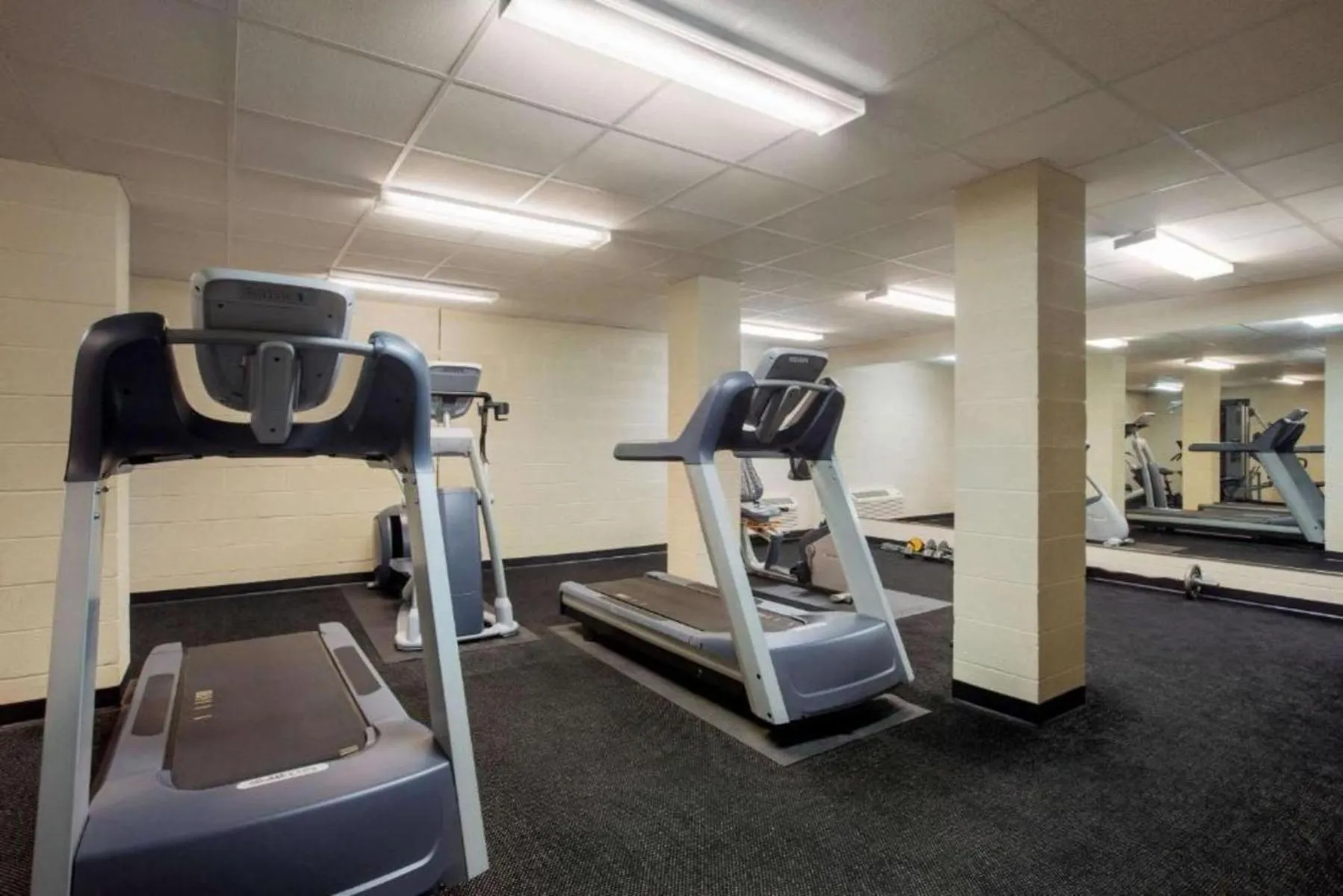 Fitness centre/facilities in Travelodge by Wyndham Livonia