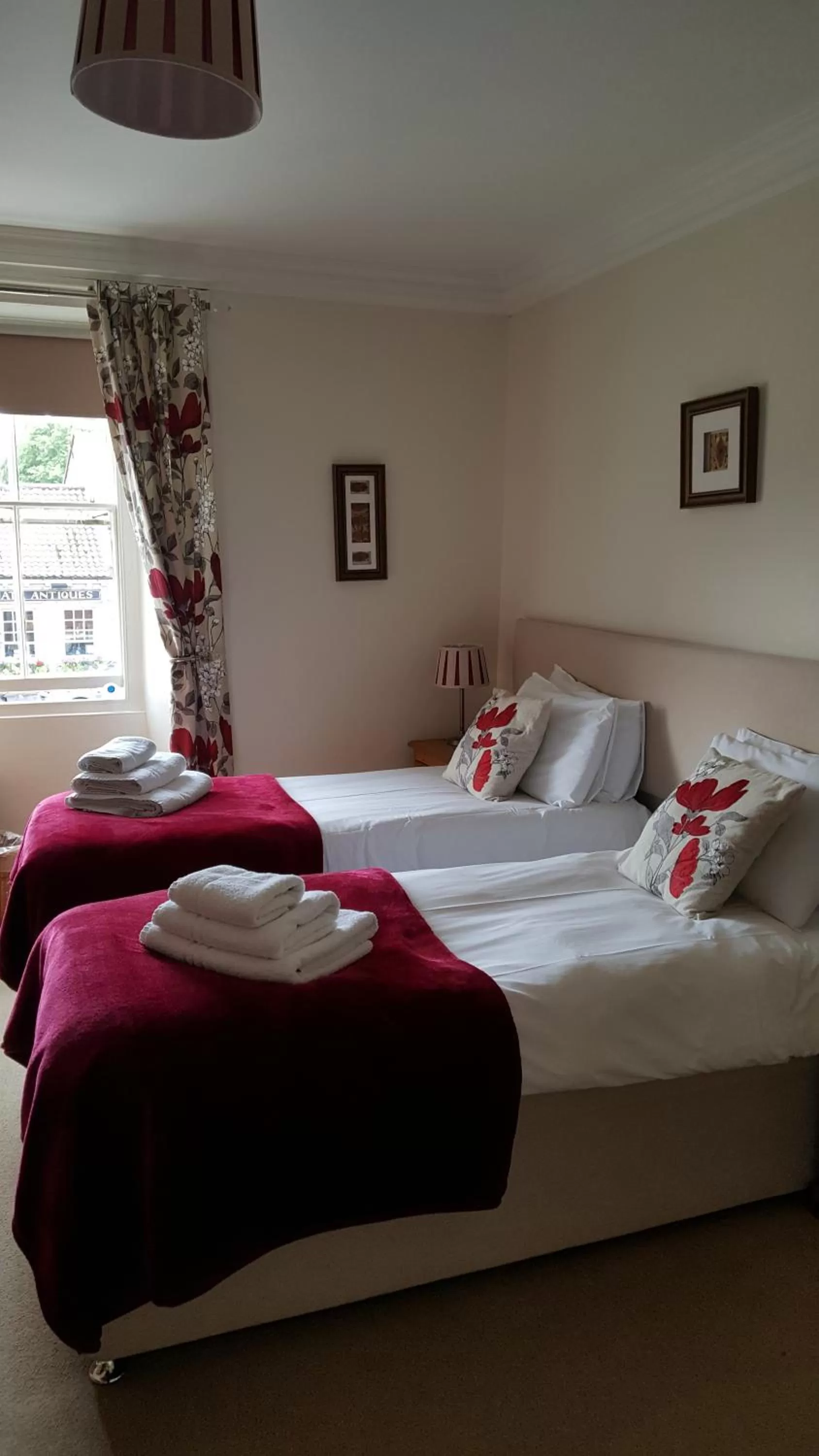 Bed in The Royal Oak Hotel