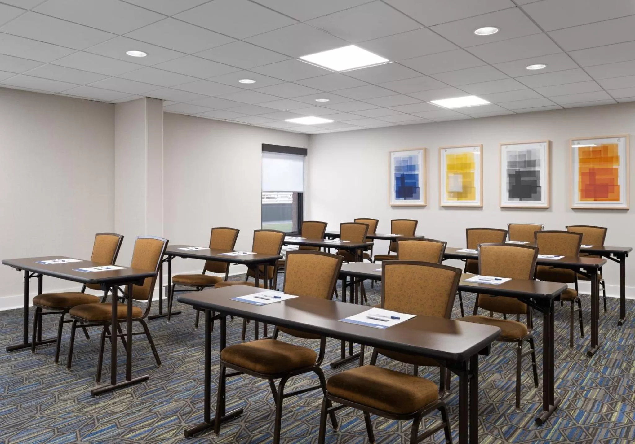 Meeting/conference room in Holiday Inn Express Indianapolis Airport by IHG