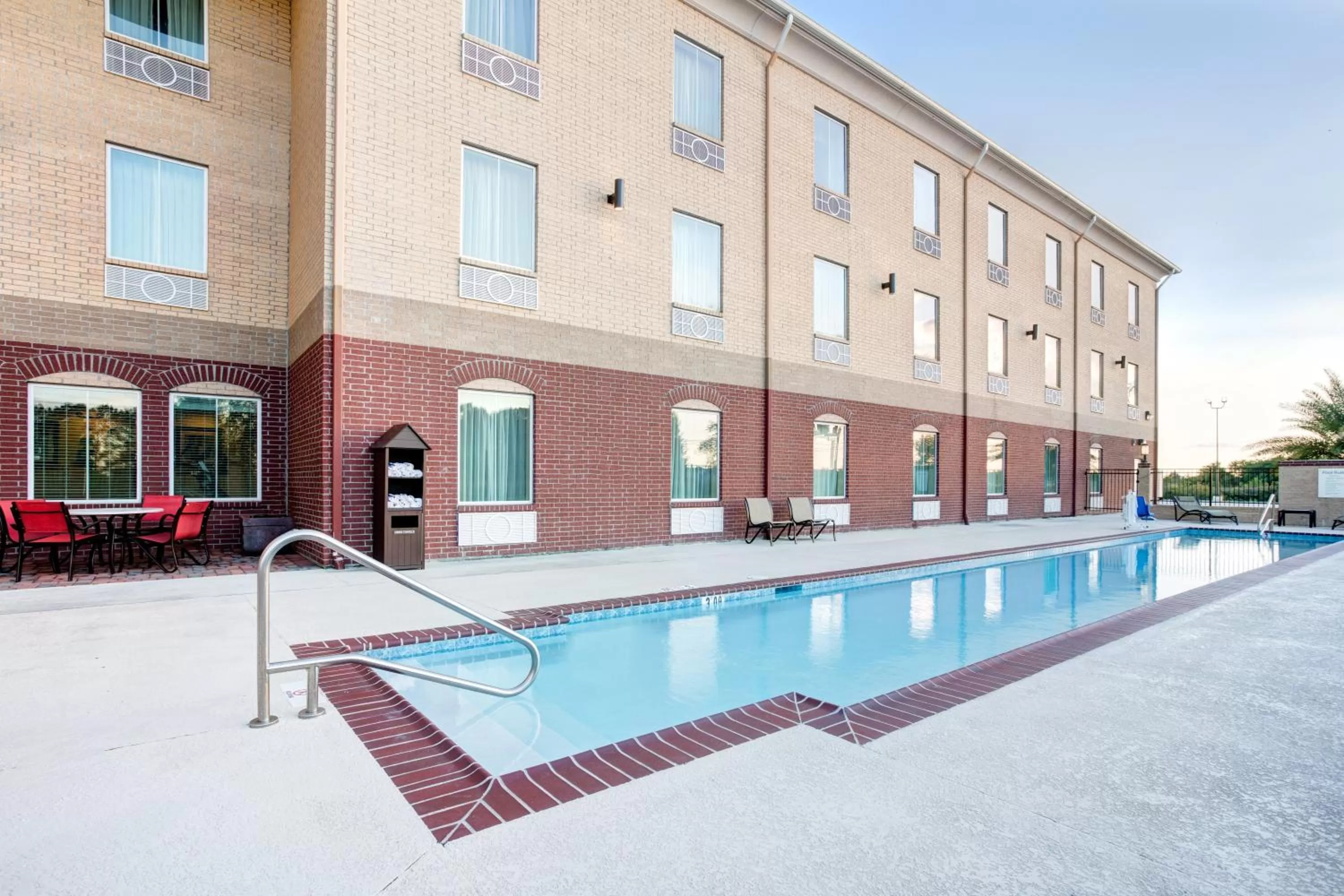 Swimming pool in Holiday Inn Express & Suites Raceland - Highway 90 by IHG