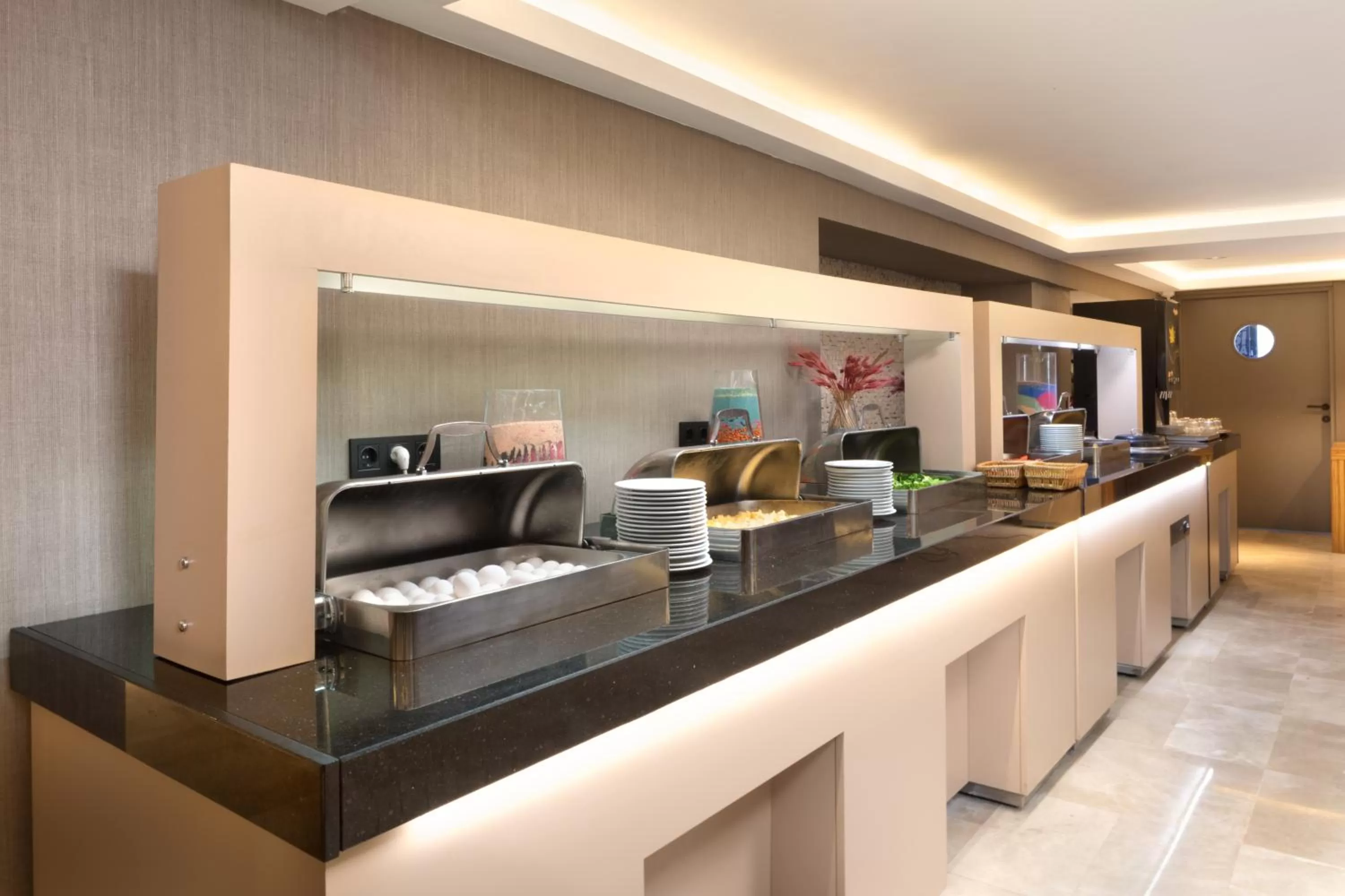 Restaurant/places to eat in Orka Royal Hotel & Spa