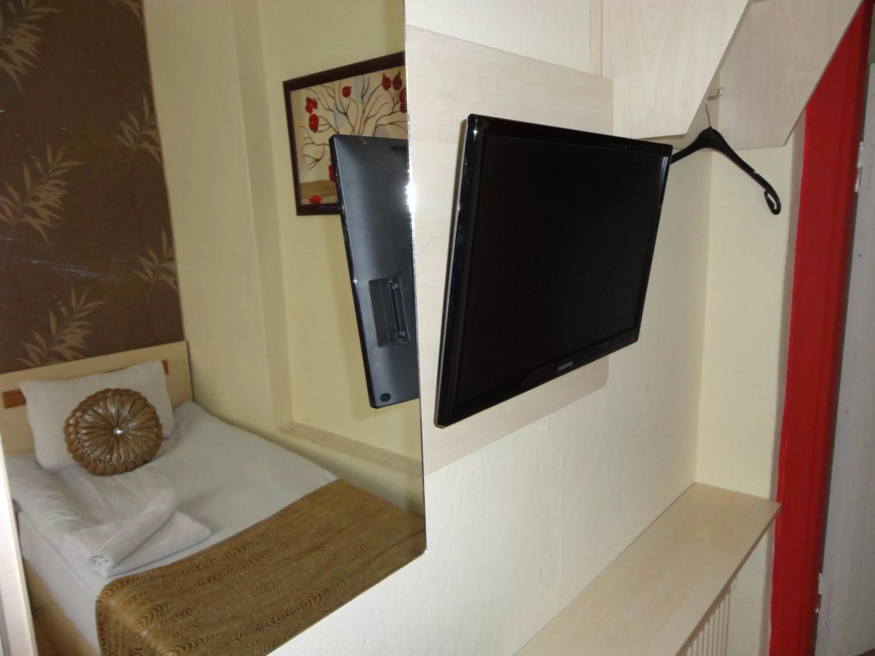 TV and multimedia, Bed in Olimpiyat Hotel Izmir