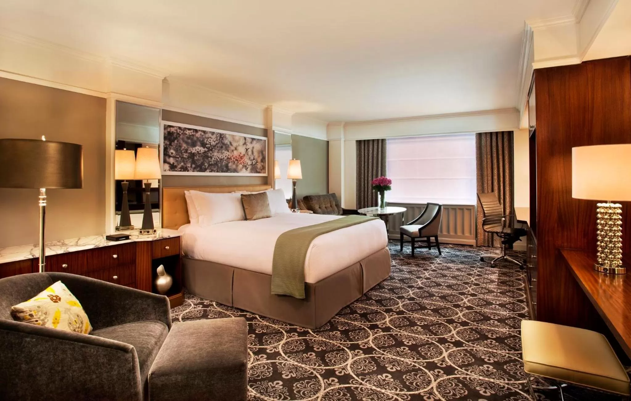 Photo of the whole room, Bed in Loews Regency New York Hotel