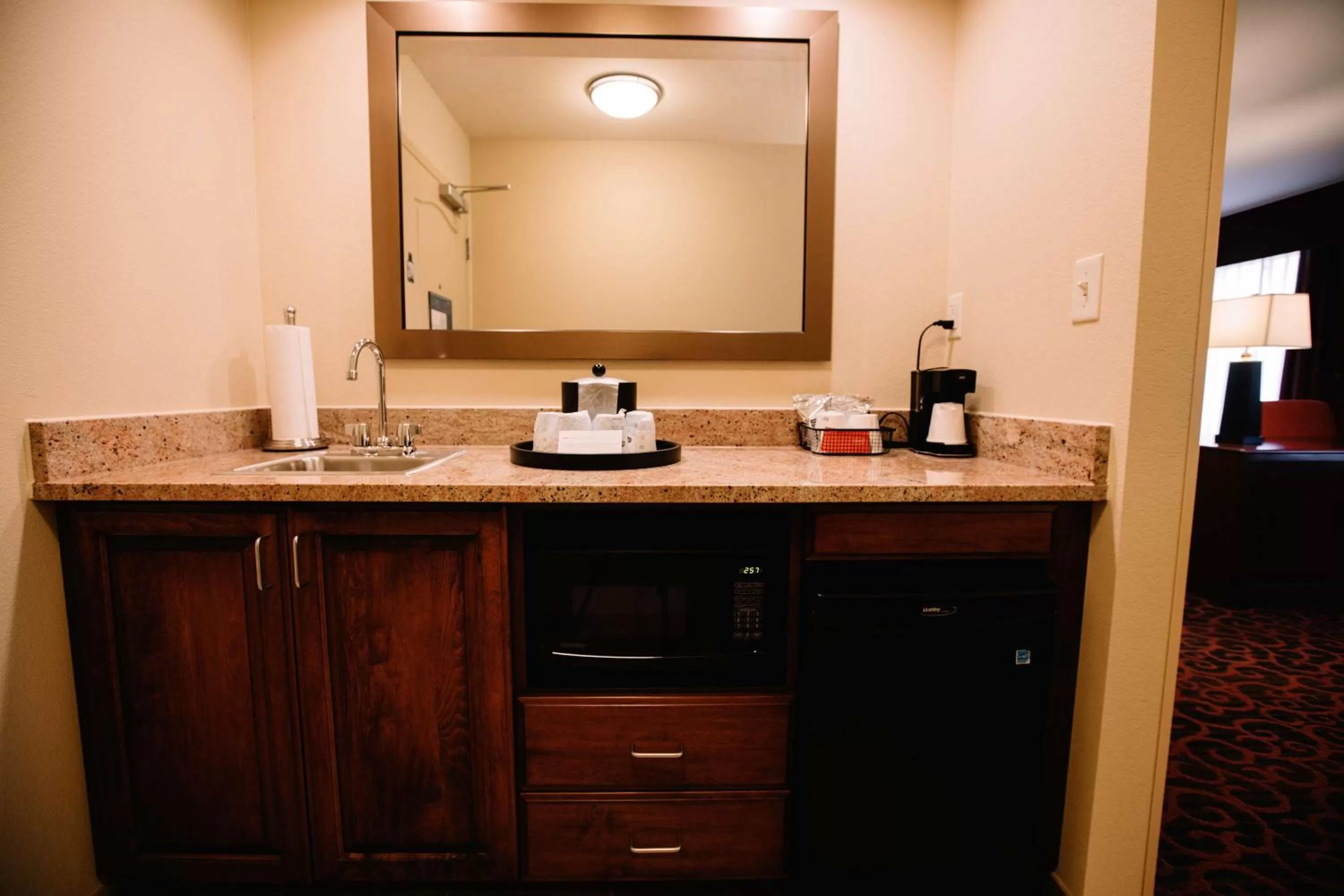 Kitchen or kitchenette in Hampton Inn & Suites Minot