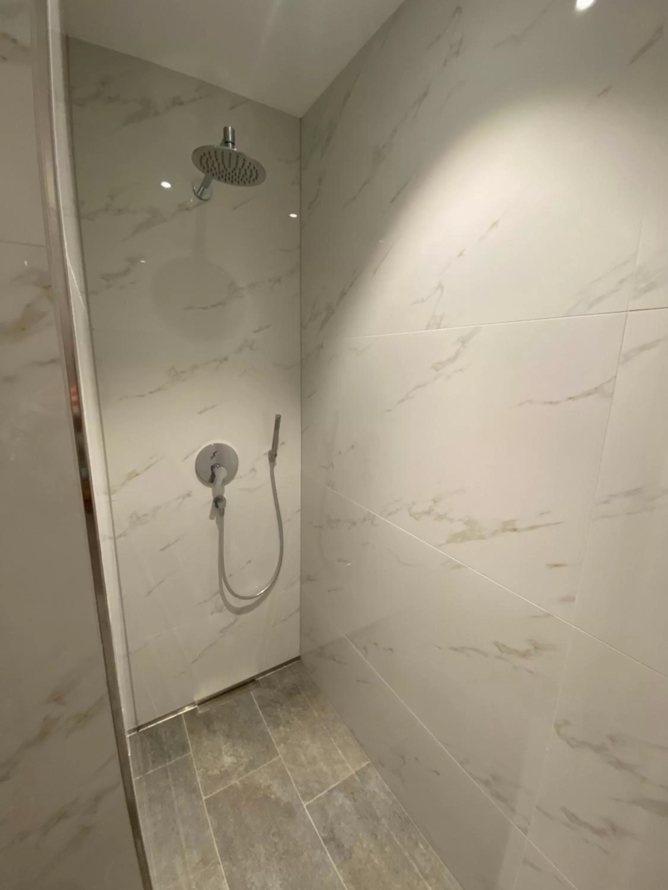 Shower in Gasthaus Steidl