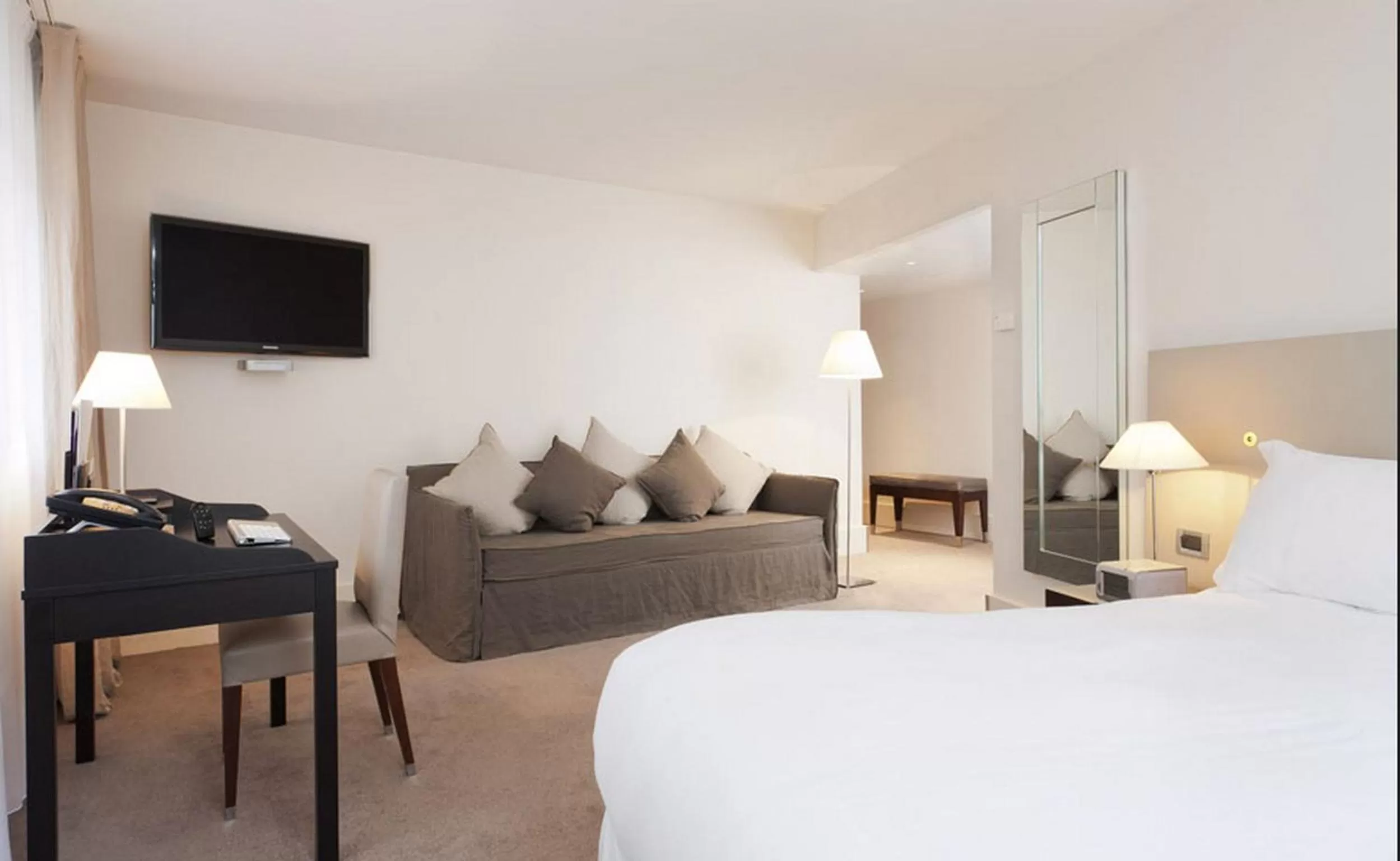 Bed in La Maison Champs Elysées