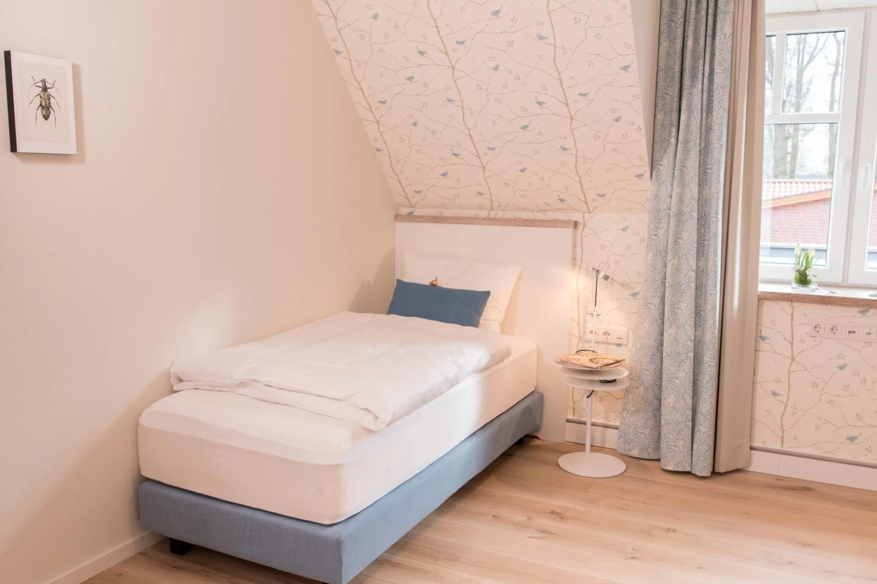 Photo of the whole room, Bed in Visbeker Deern Hotel Garni