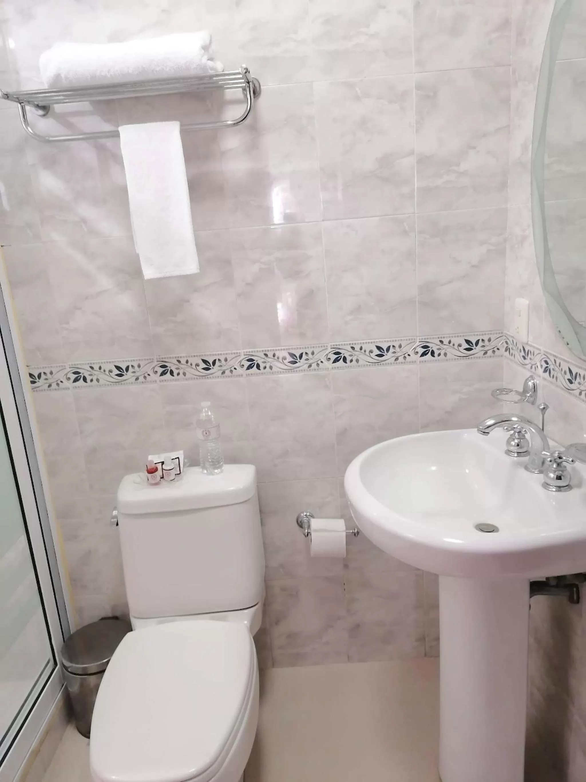 Bathroom in La Aurora Hotel Like Home