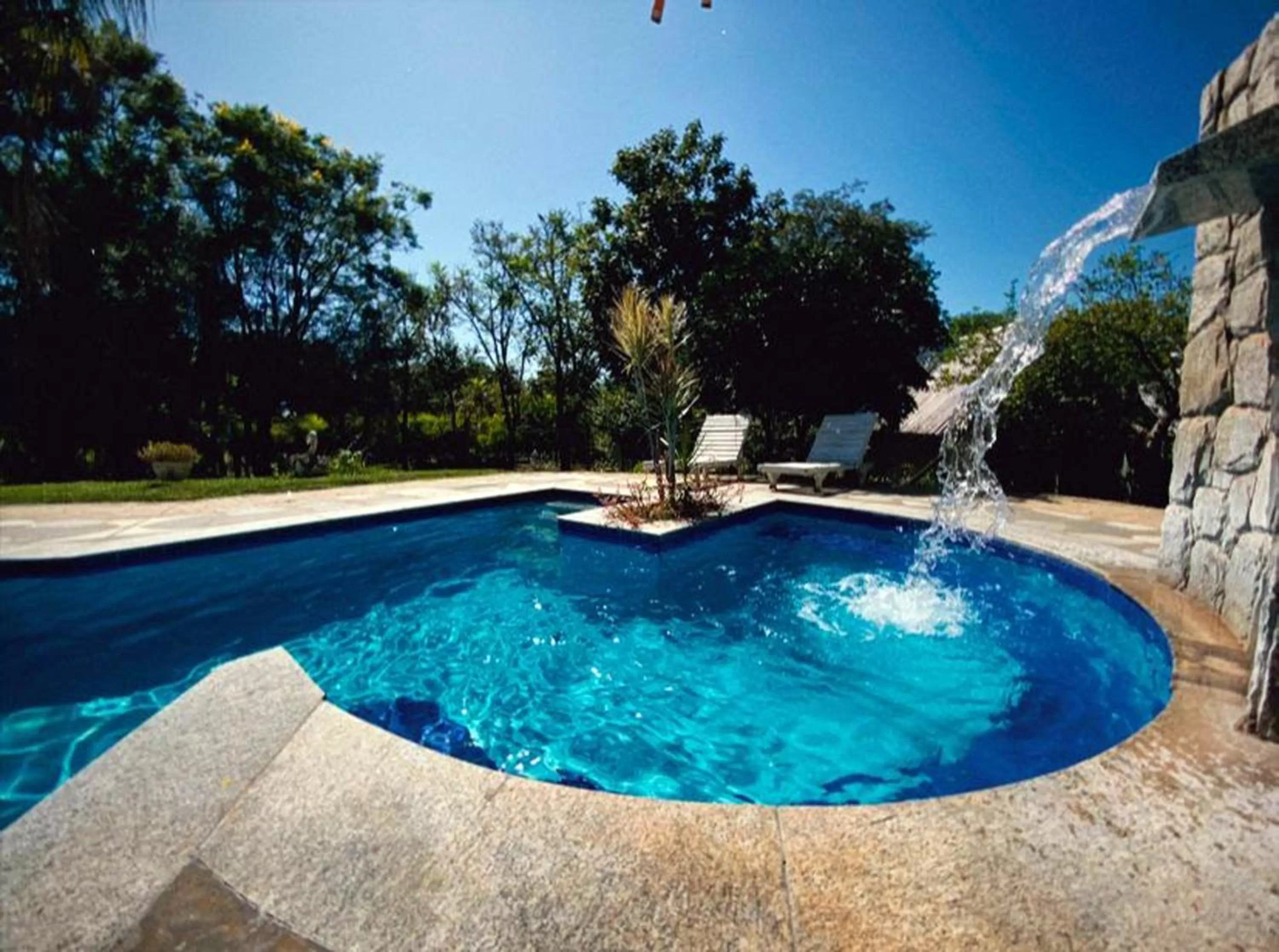 Swimming Pool in Pousada Di Luna