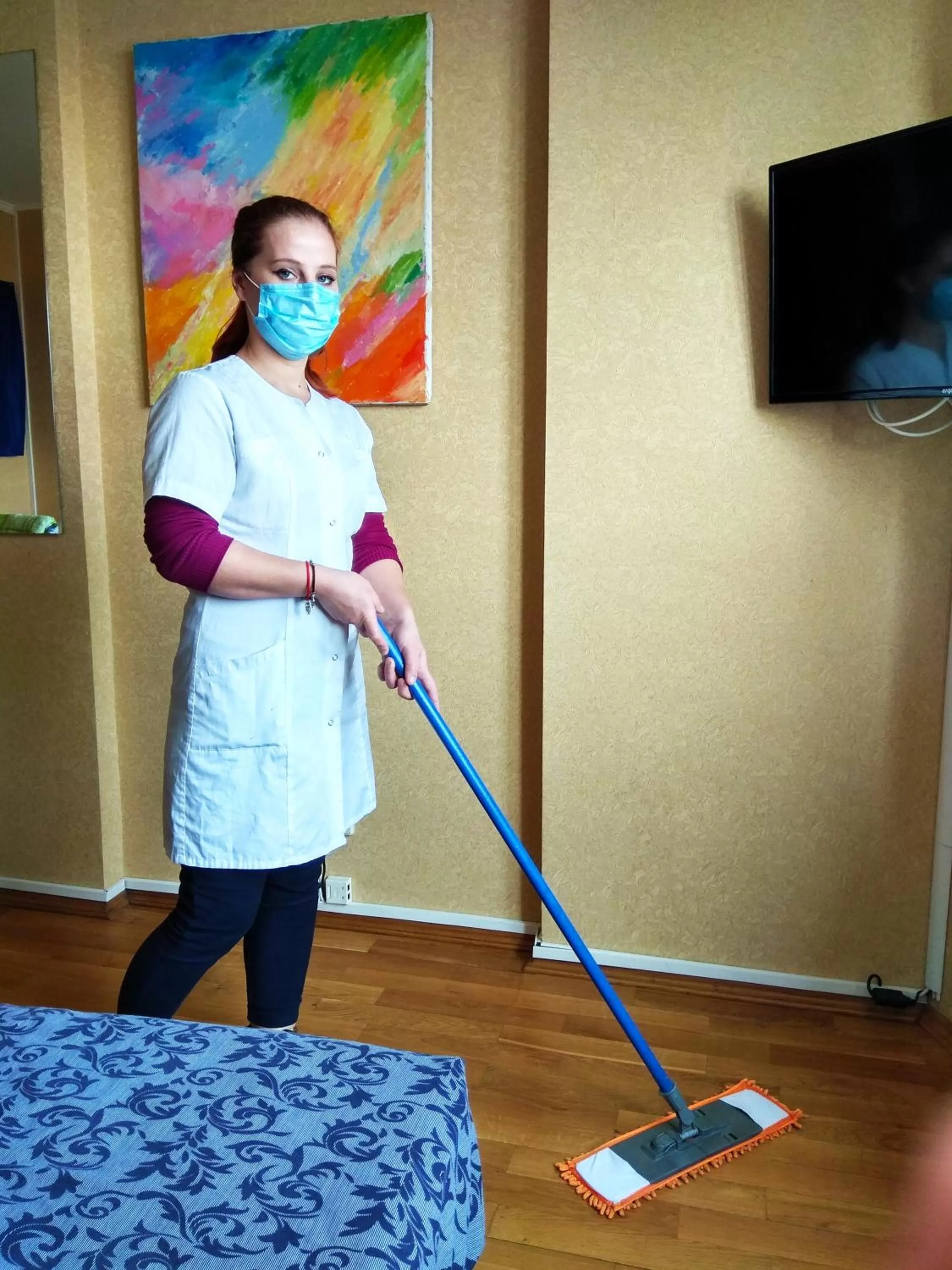 Communal lounge/ TV room in Alaska