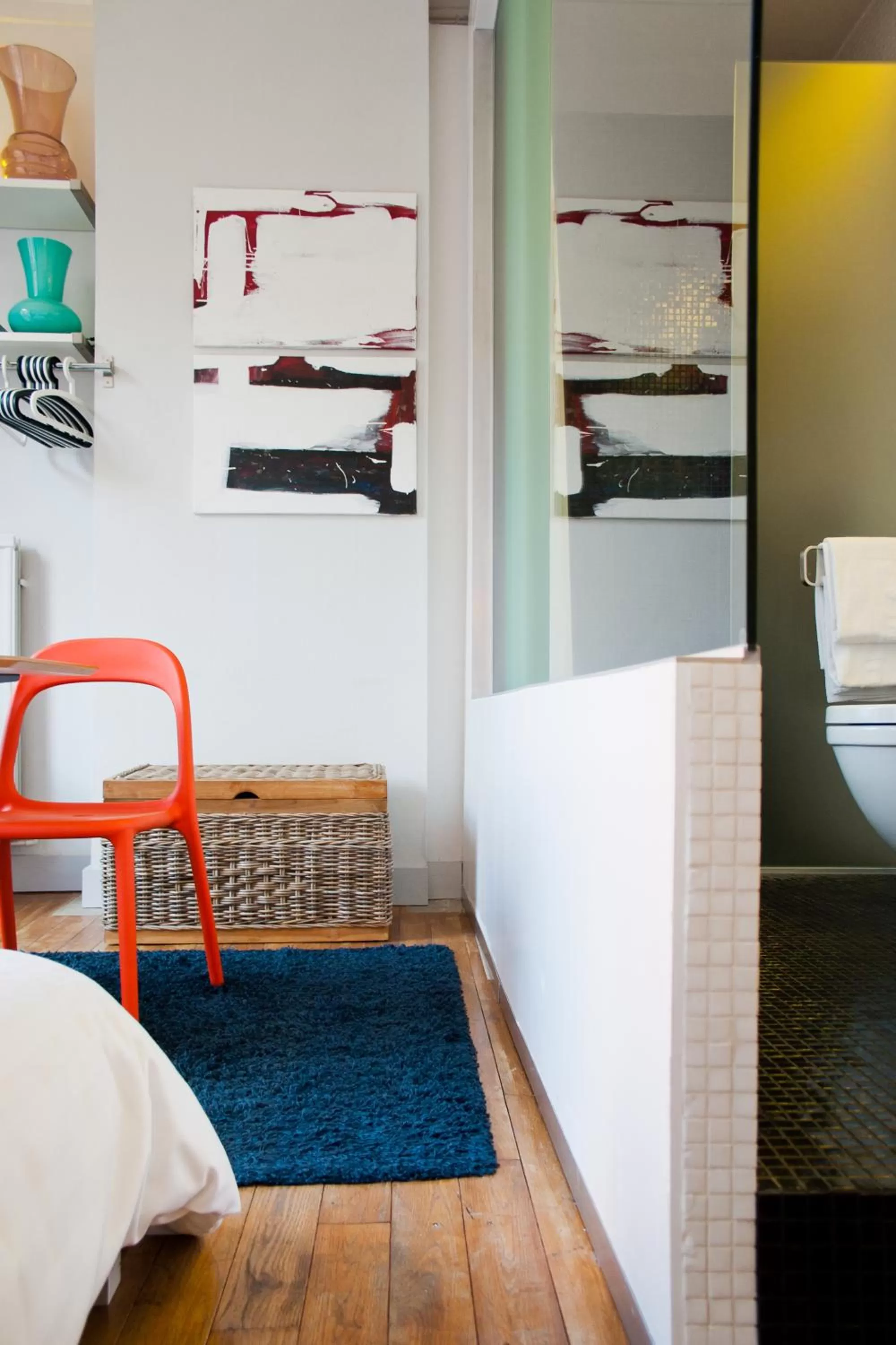 Toilet, Bed in B&B Lodging At 8