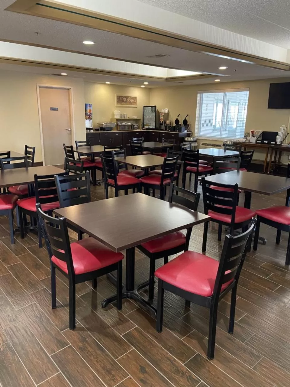 Breakfast in Red Roof Inn Sandusky - Milan