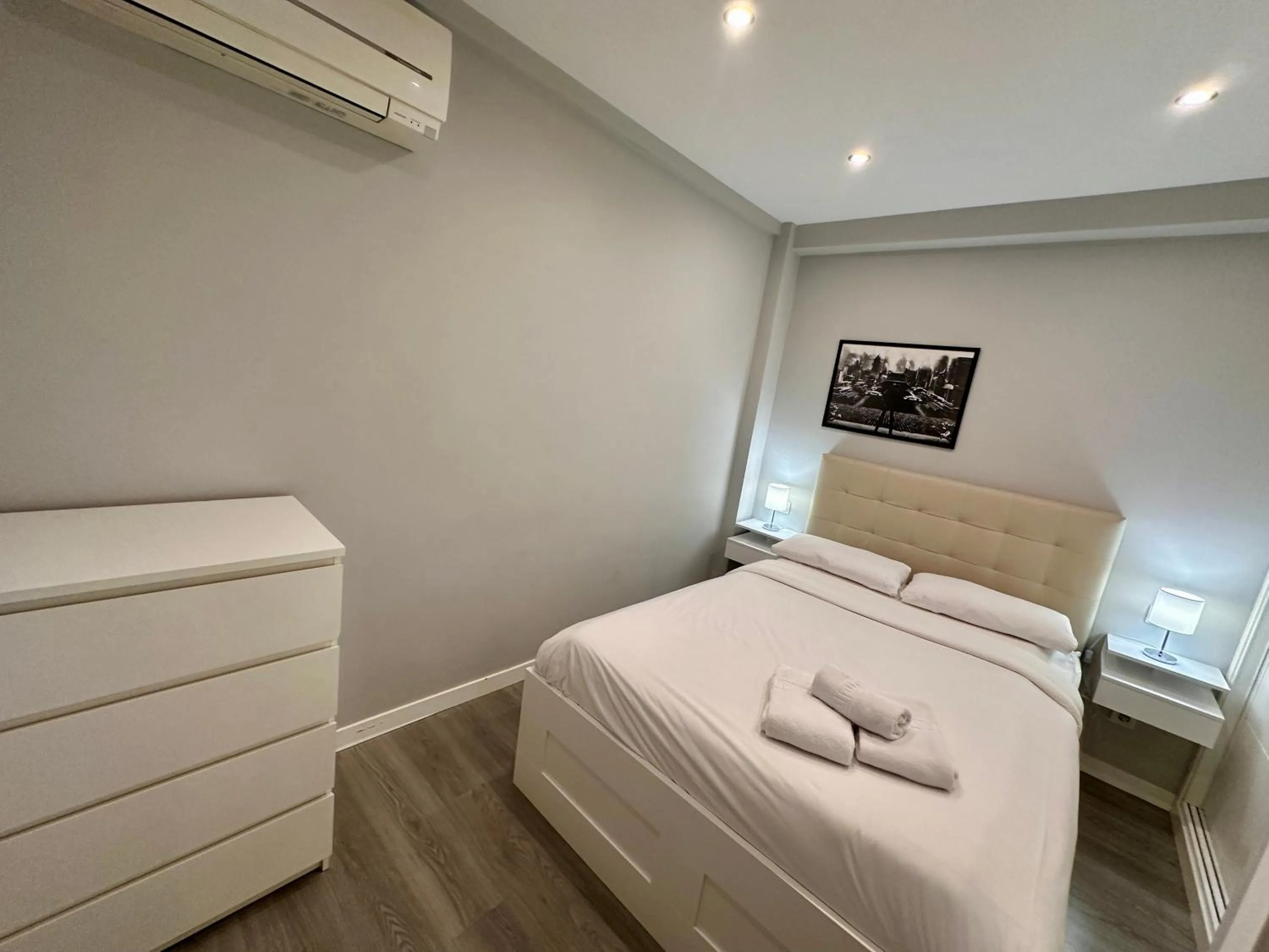 Bedroom, Bed in Far Home Gran Vía