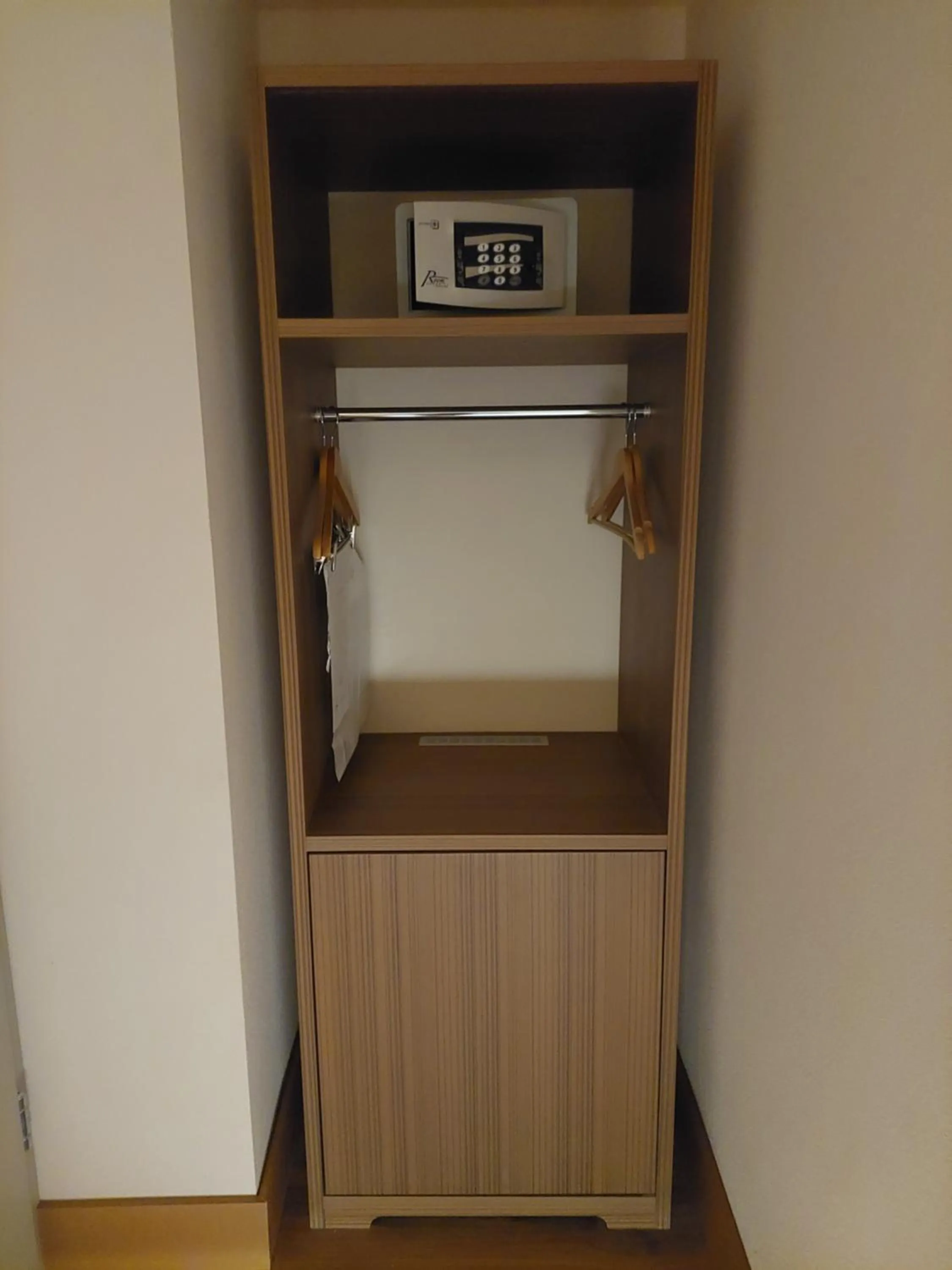 wardrobe in Best Western Hotel Rallye