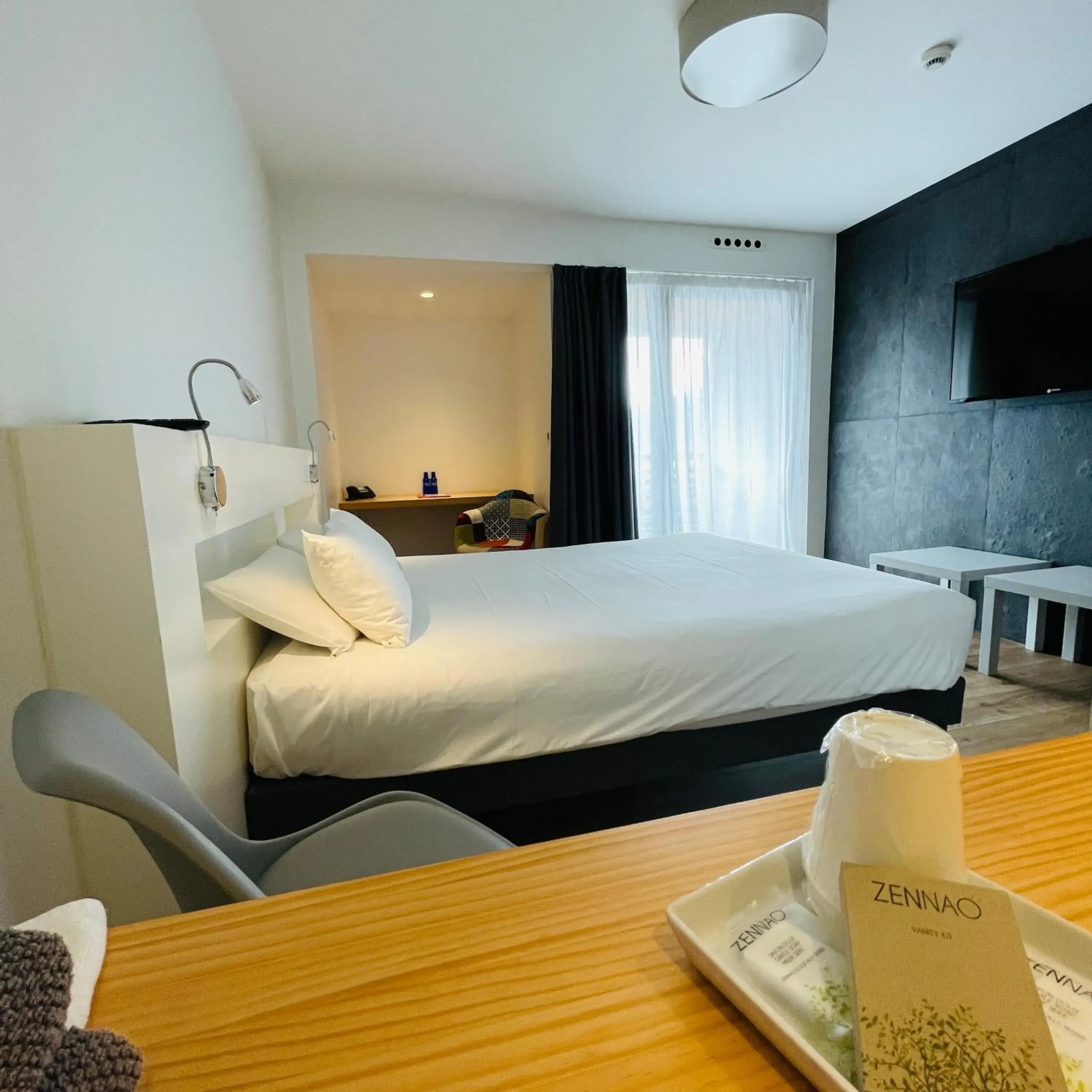 Twin Room with Shower in Hotel Restaurant Santiago Twin Room with Shower in Hotel Restaurant Santiago