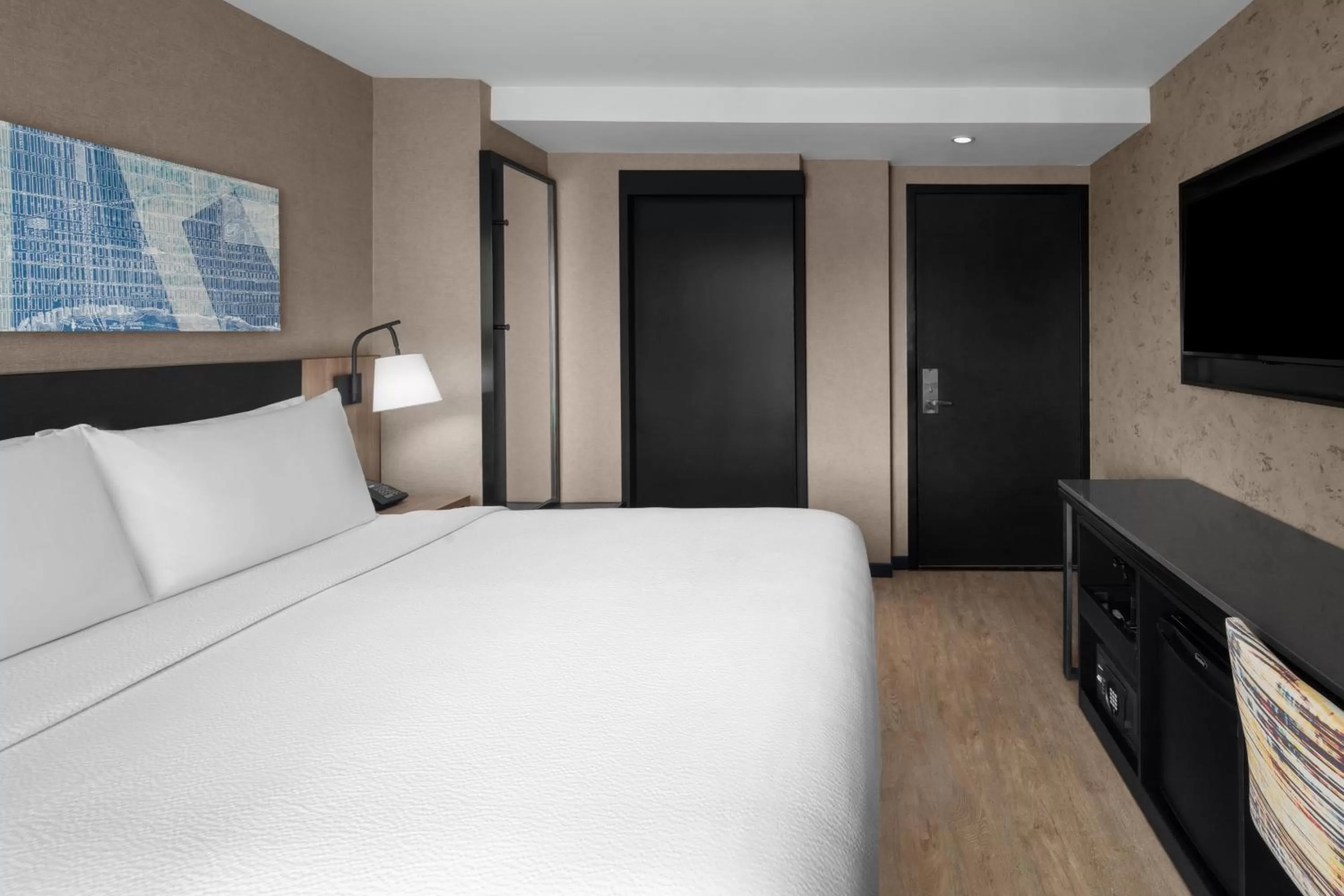 Photo of the whole room, Bed in Courtyard by Marriott New York World Trade Center Area