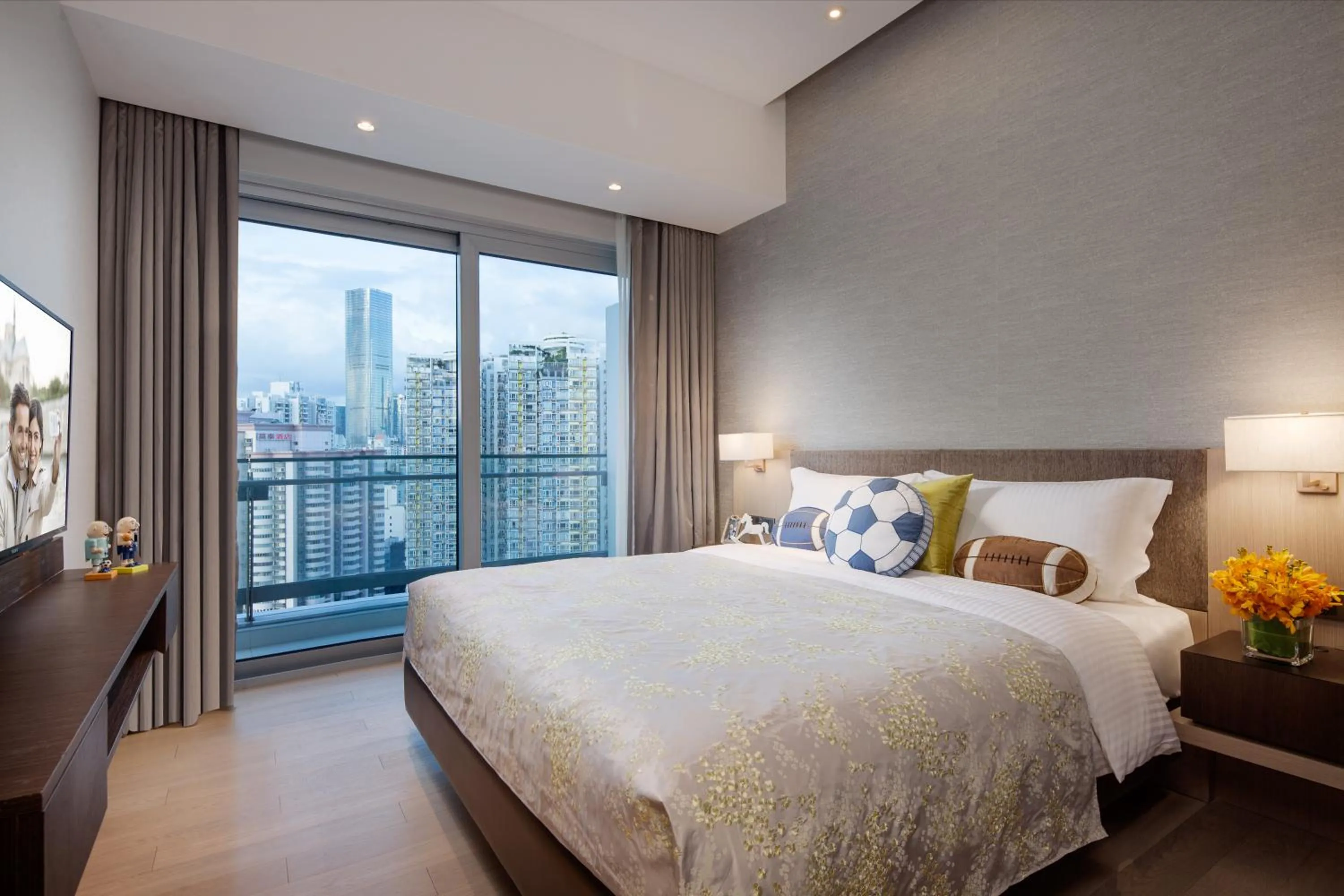 Bedroom, Bed in Ascott Raffles City Shenzhen