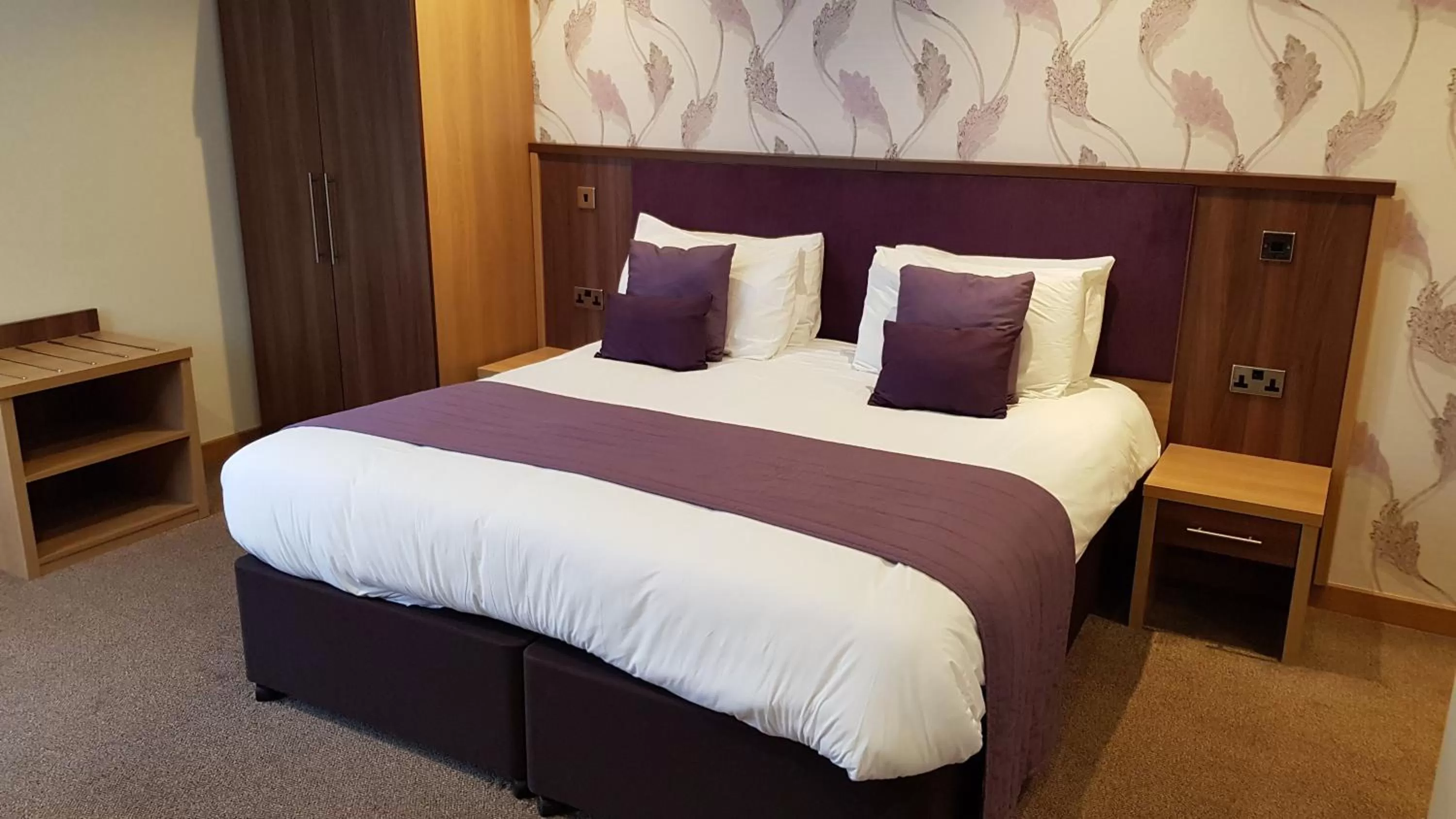 Shower, Bed in Weald of Kent Golf Course and Hotel