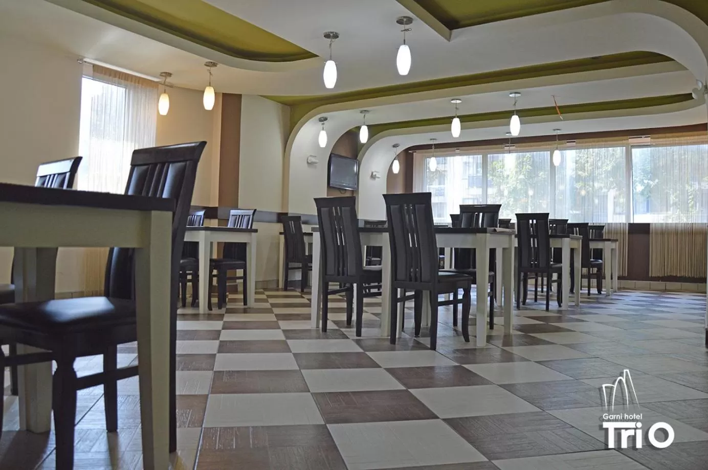 Restaurant/places to eat in Garni Hotel Tri O