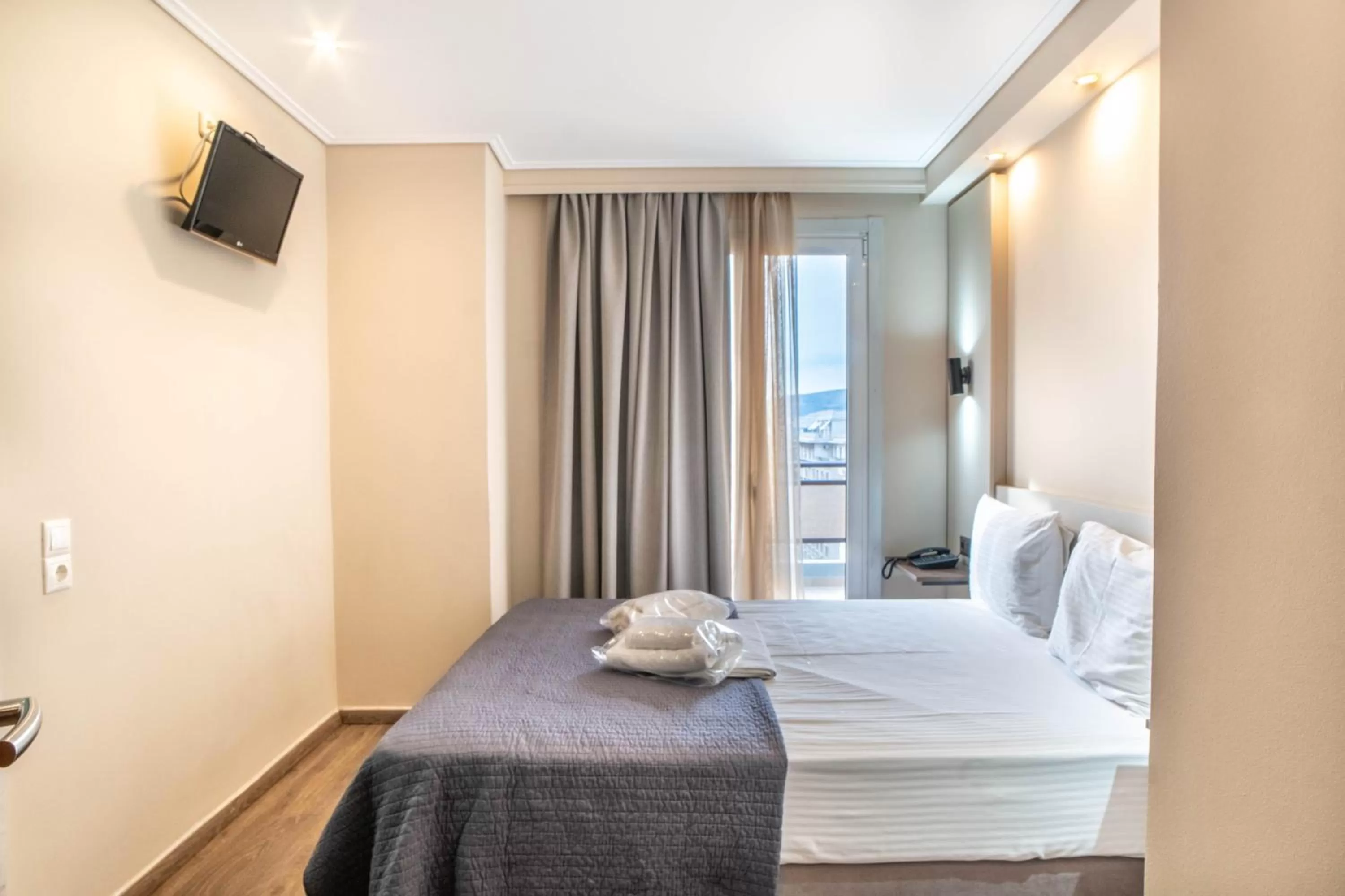 Bed in Argo Hotel Piraeus