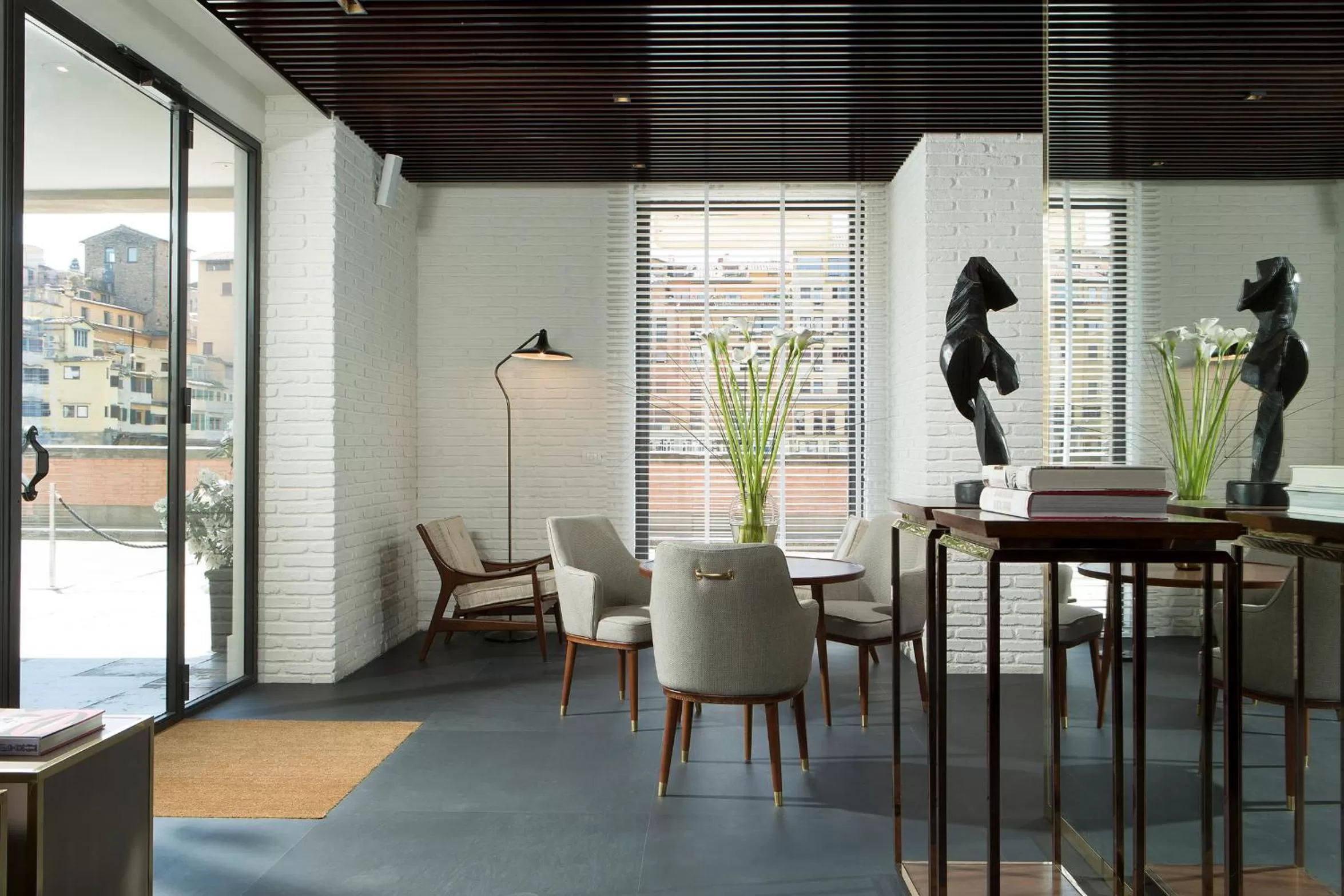 Lobby or reception in Portrait Firenze - Lungarno Collection