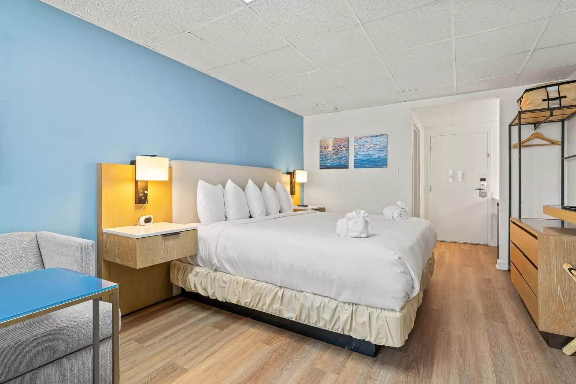 King Studio with Sofa Bed in Hotel Manteo, Trademark Collection by Wyndham