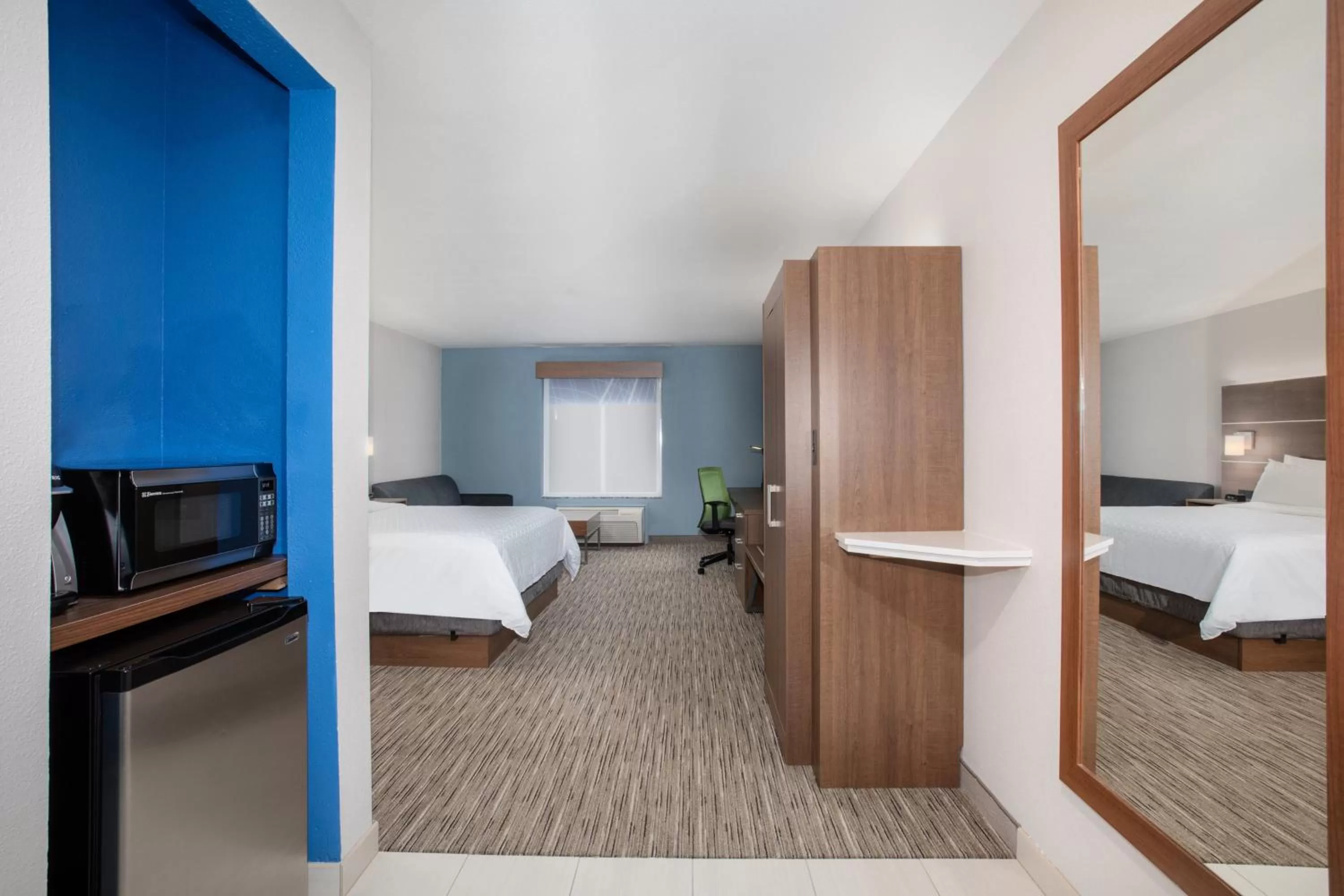 Photo of the whole room, Bed in Holiday Inn Express & Suites Yosemite Park Area by IHG
