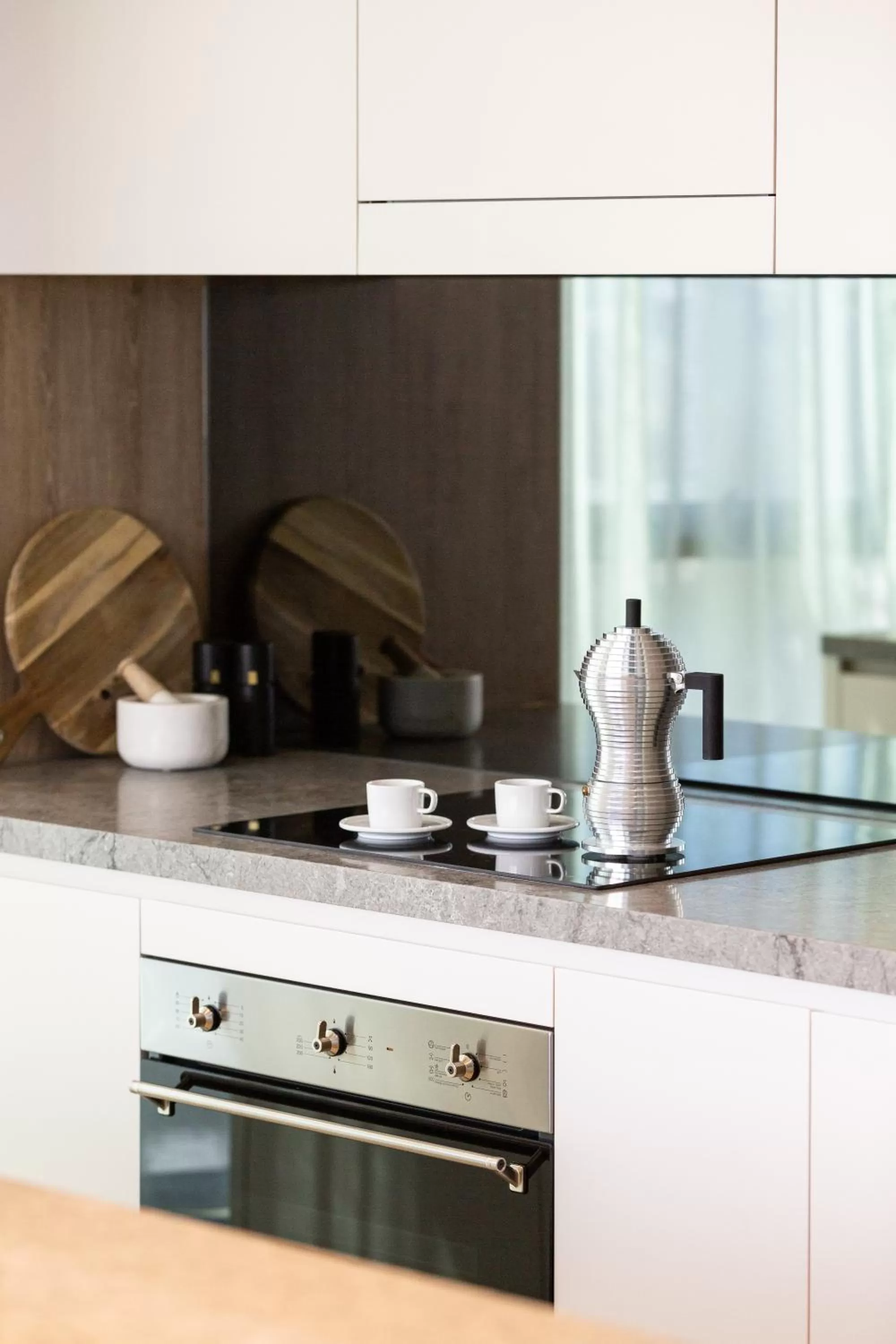 Kitchen or kitchenette in Vue Broadbeach - Official