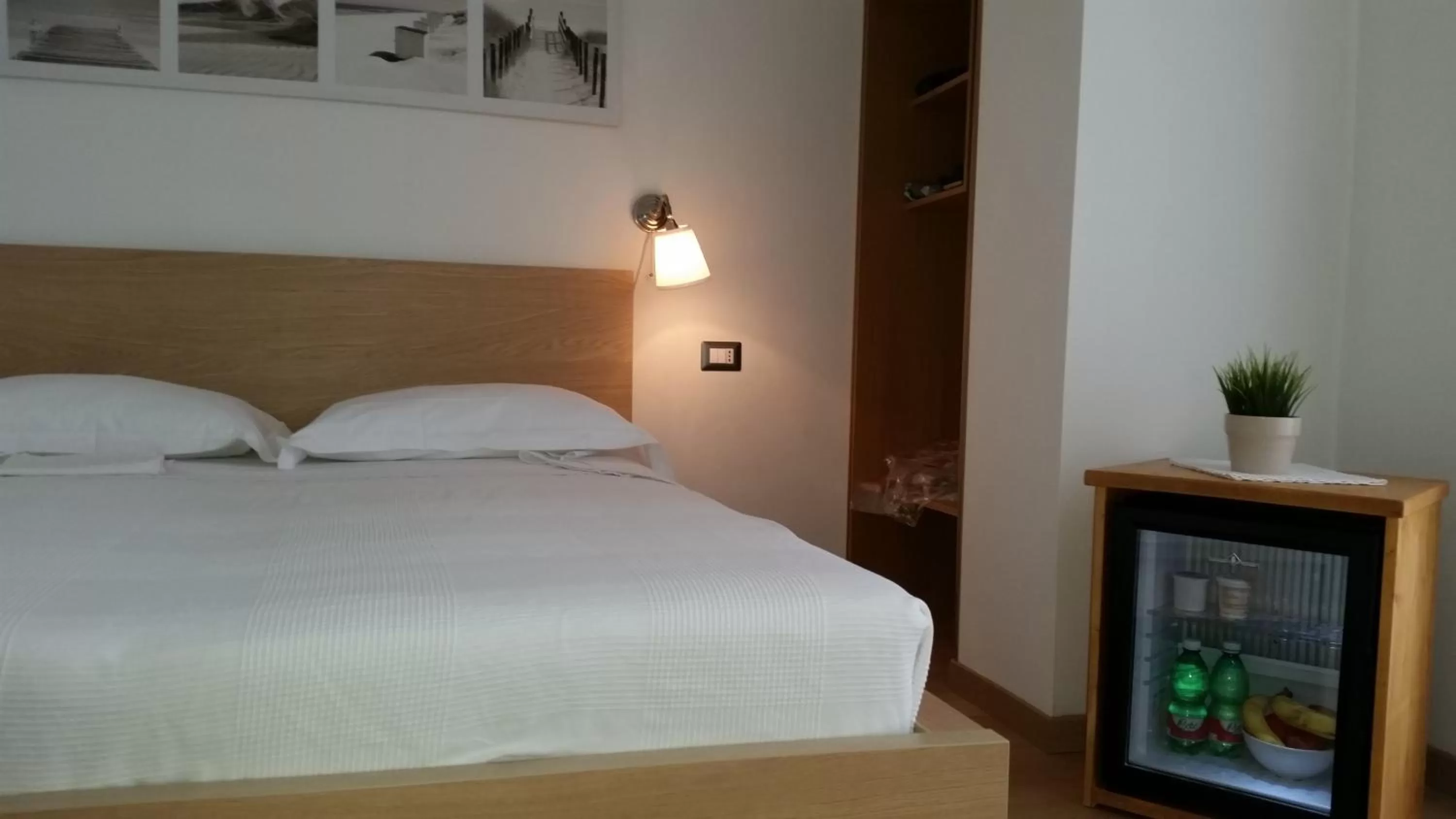 Drinks, Bed in Atticoromantica